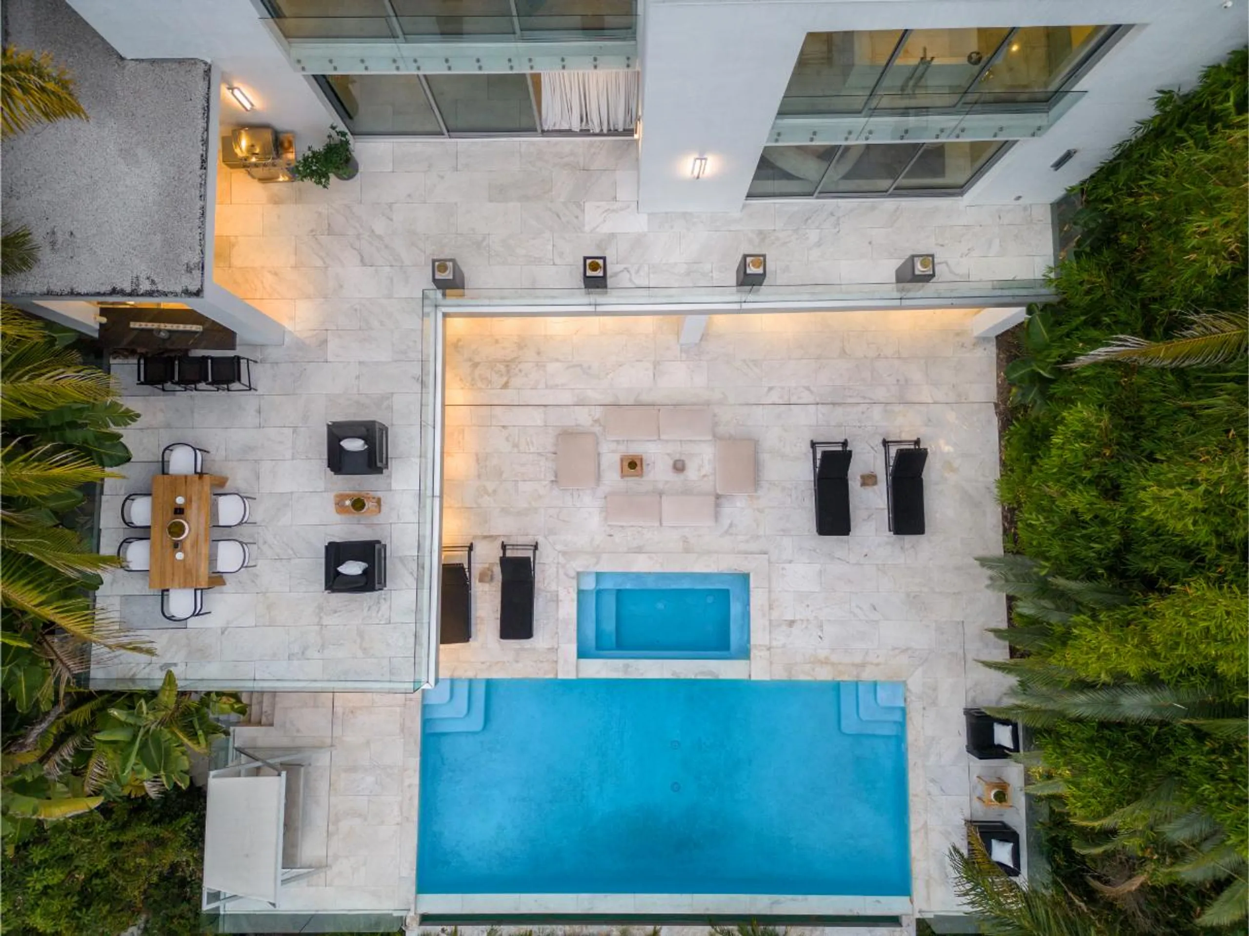 Contemporary Architectural Modern Estate with Infinity Pool and City Views — photograph 6