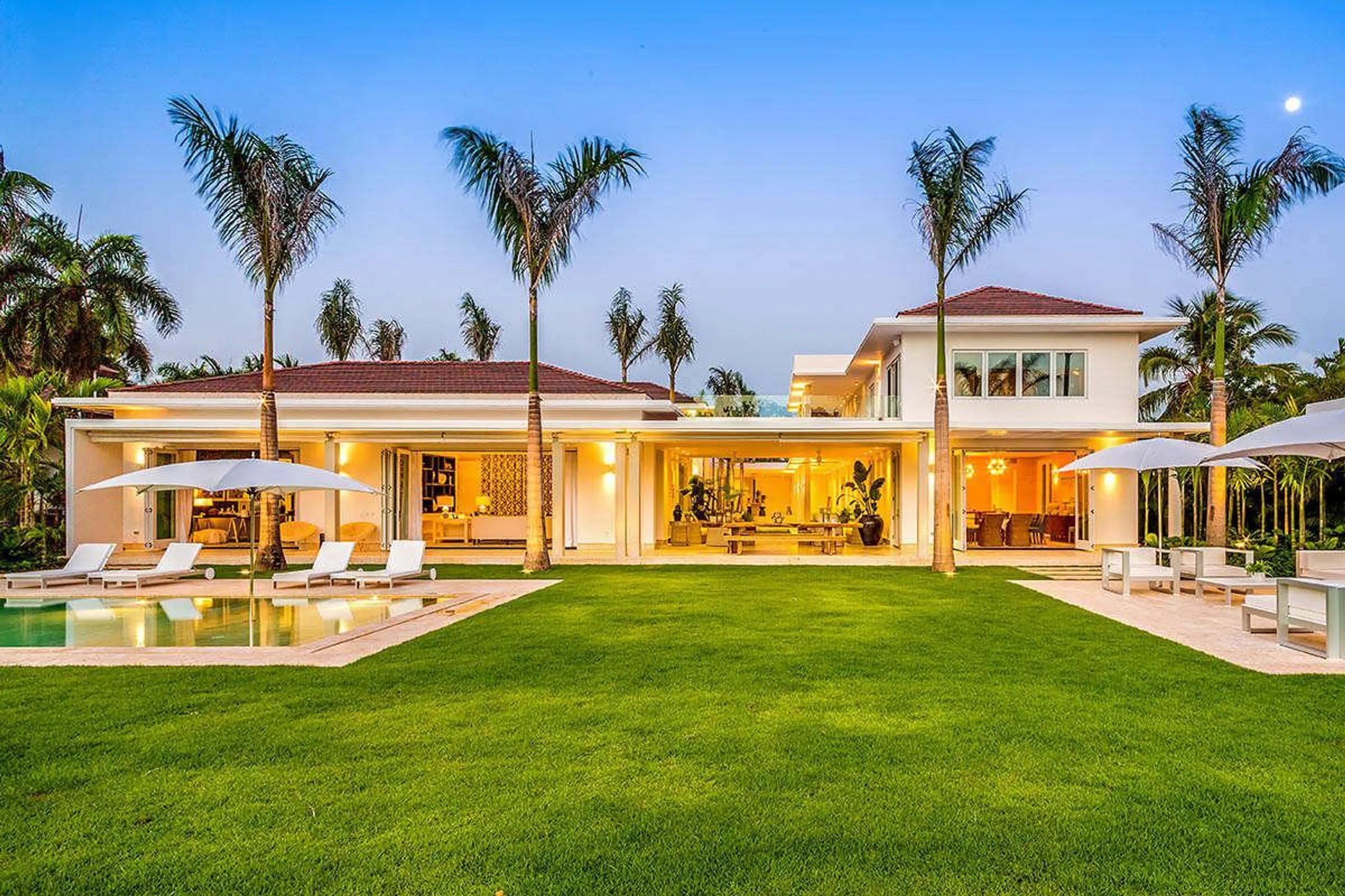 Deluxe Paradise Villa with Private Pool and Lovely Lush Gardens — photograph 2