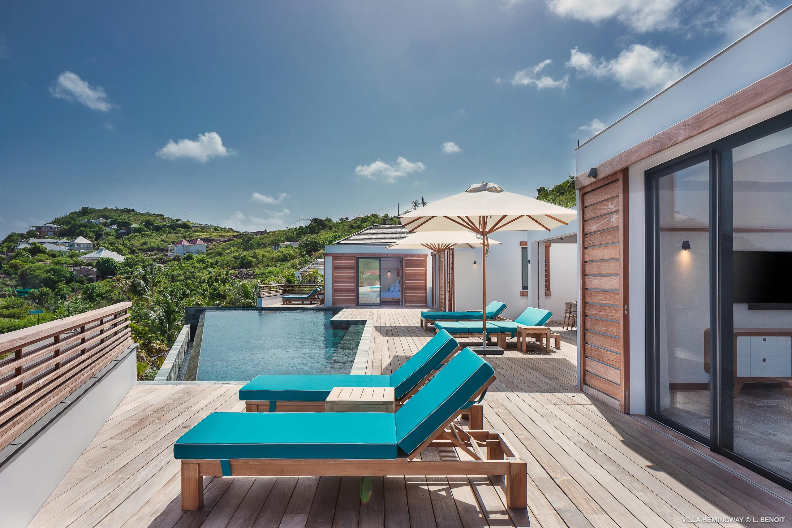 Stunning Seaside Villa with Infinity Pool and Walks to Beach — photograph 5