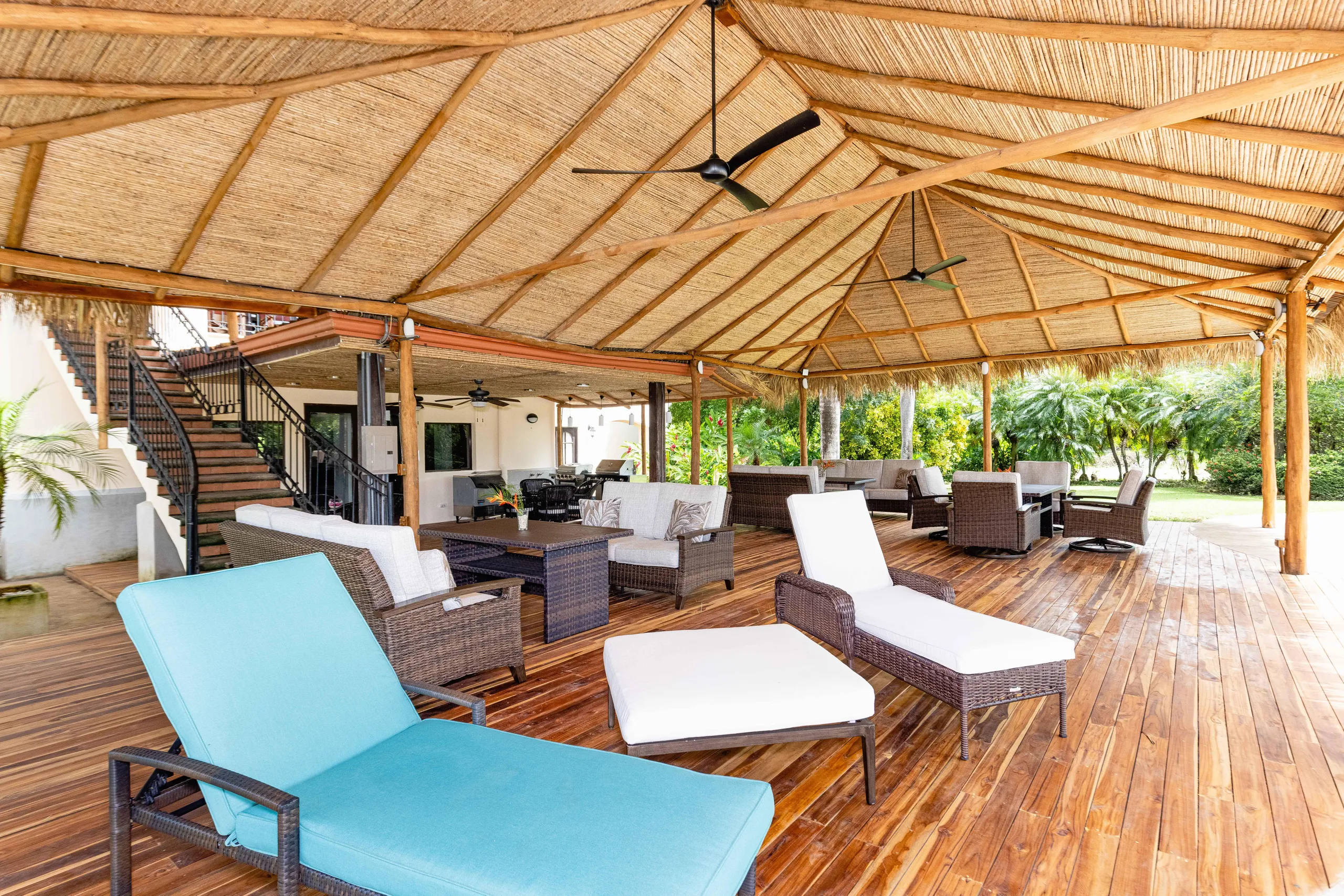 Resplendent Pinilla Retreat with Luxury Pool and Ocean Views — photograph 7