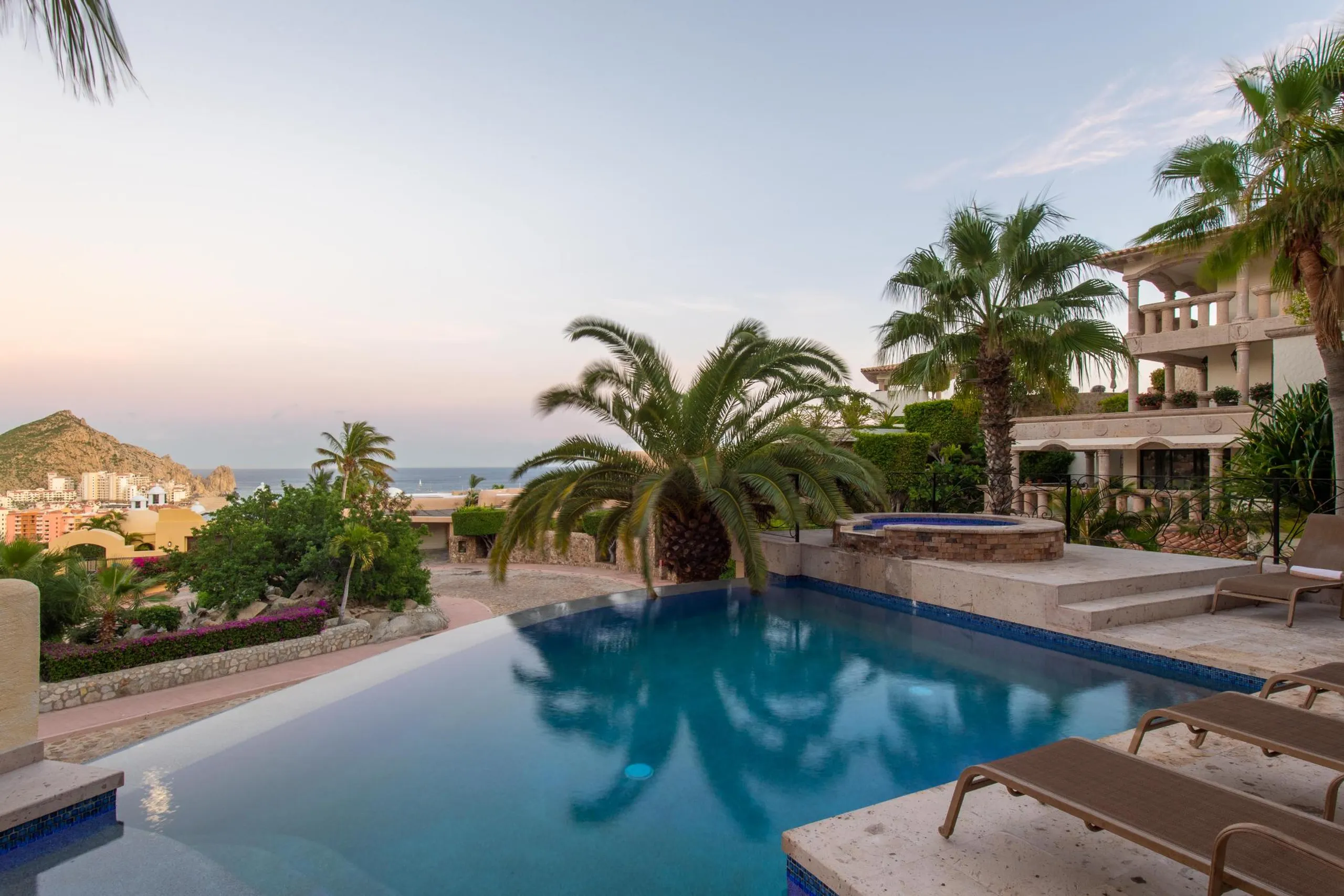 Majestic Ocean View Villa with Infinity Pool — photograph 5