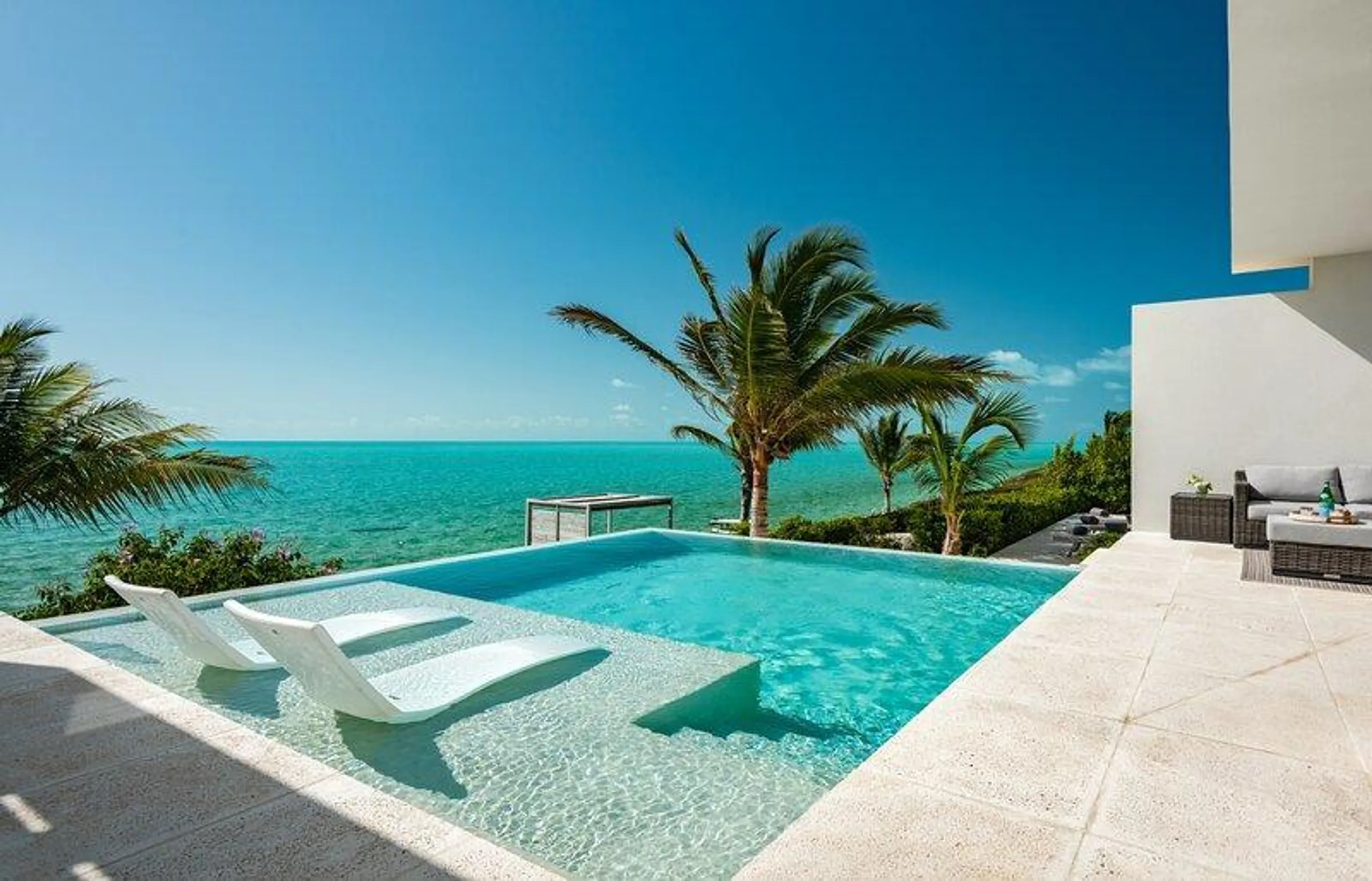 Turks and Caicos Grand Luxury Oceanfront Vacation Villa with Breathtaking Views — photograph 3