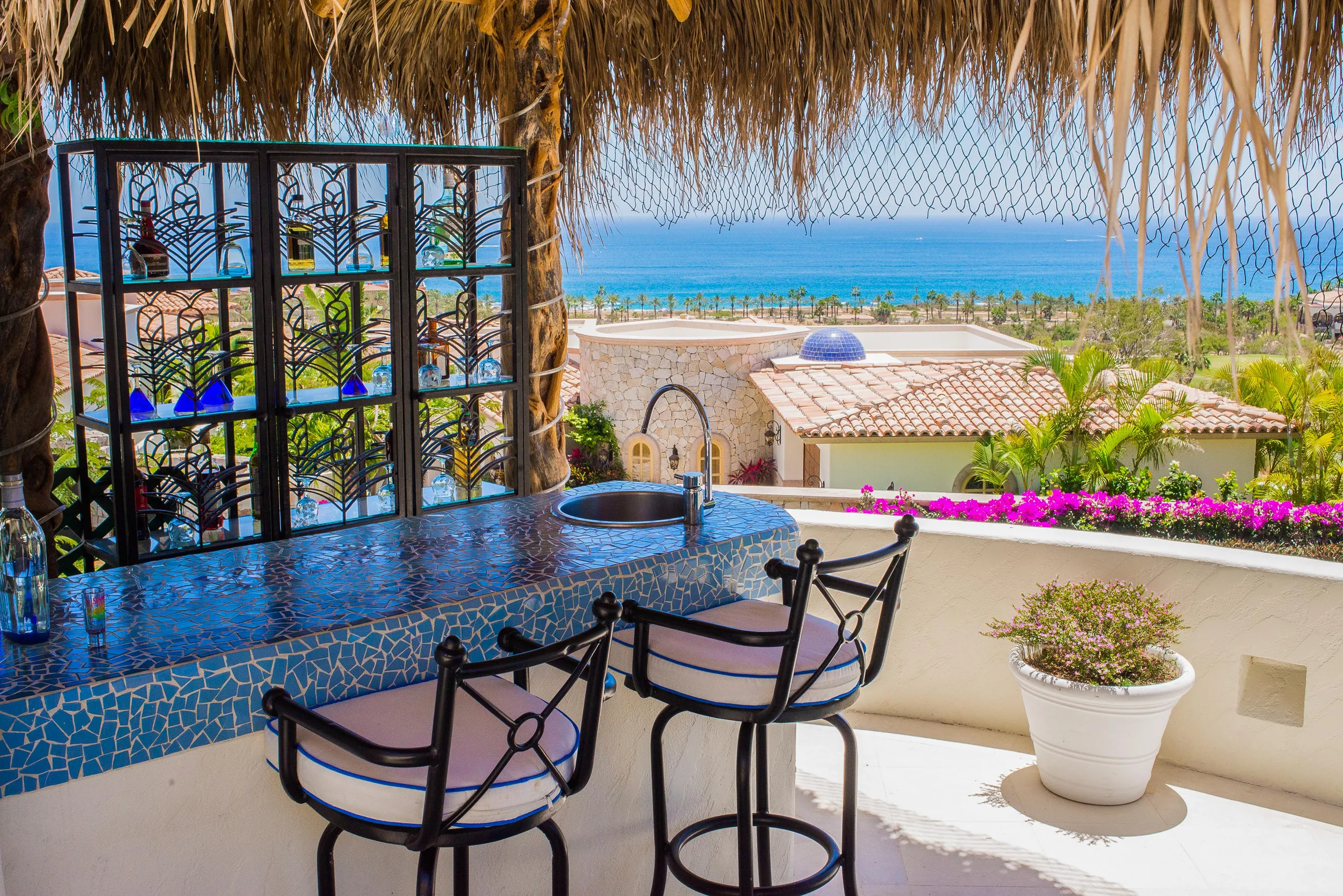 Prestige Oasis Villa with Infinity Pool, Jacuzzi, and Prime Ocean-View — photograph 12