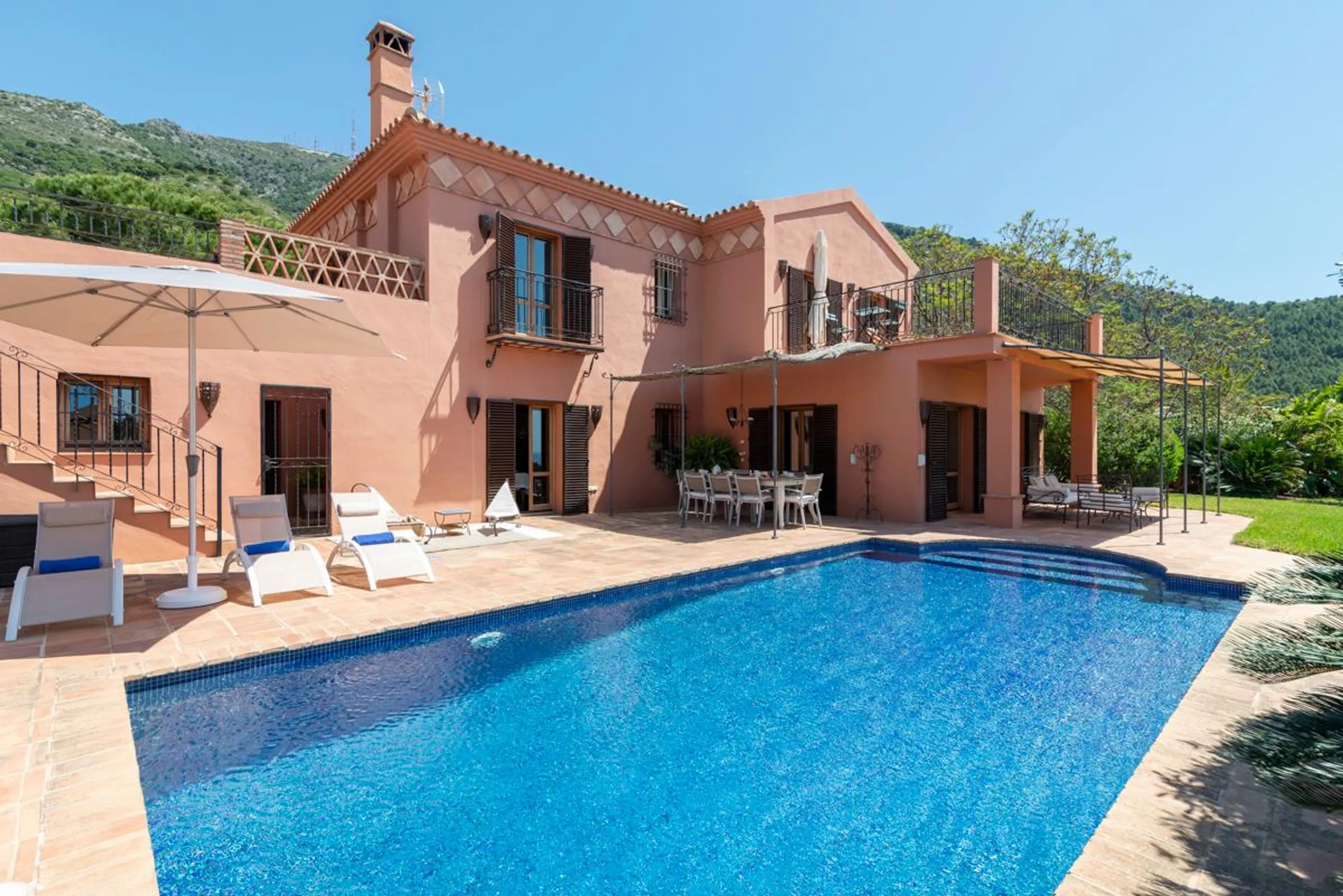Posh Villa in Costa Del Sol with Private Pool and Garden — photograph 2