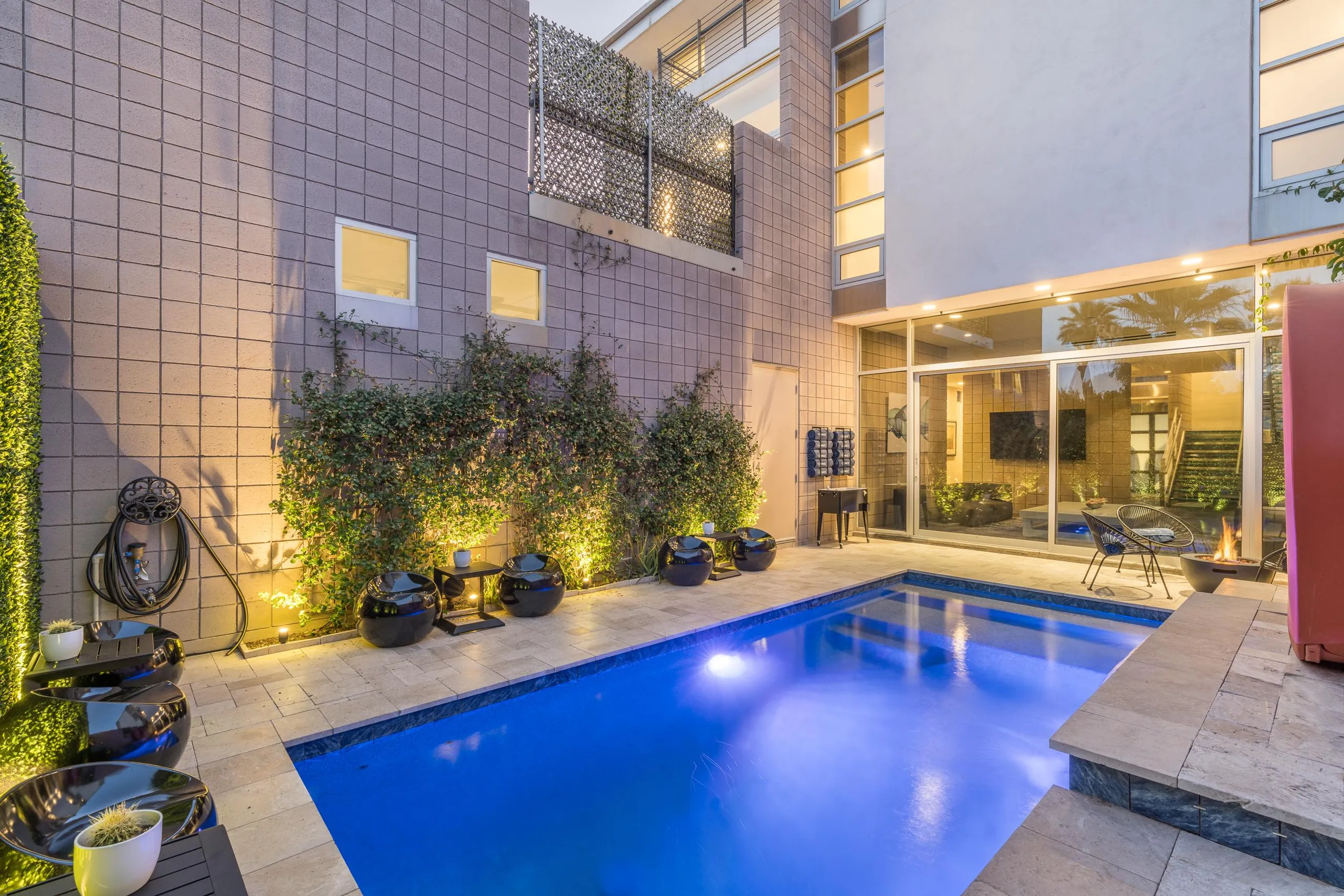 Architectural Masterpiece in Scottsdale with Private Pool and 10,000 Sq. Ft. of Elegance — photograph 4