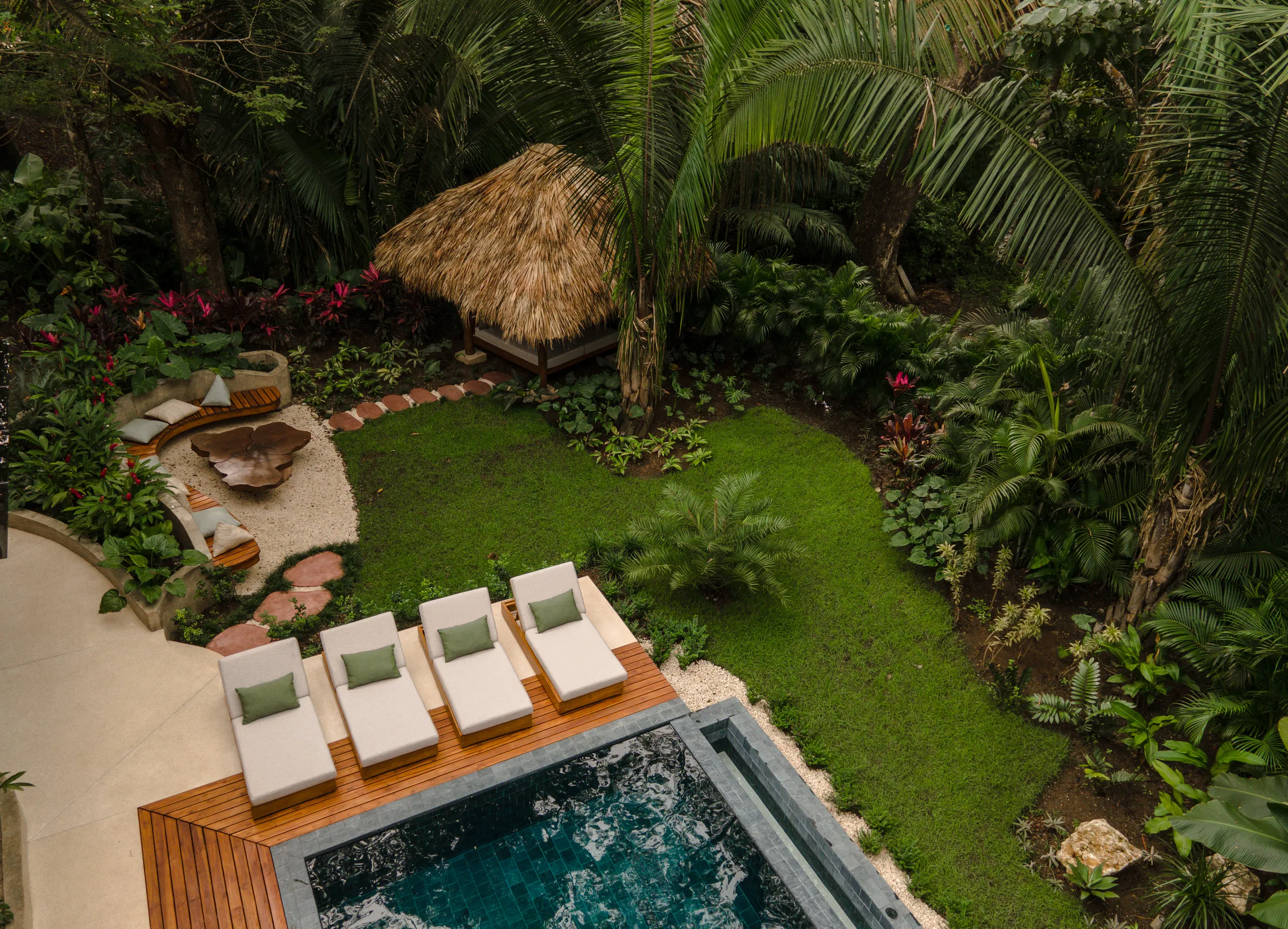 Impeccably Designed Villa with Private Pool, Expansive Spaces & Stunning Jungle Views — photograph 5
