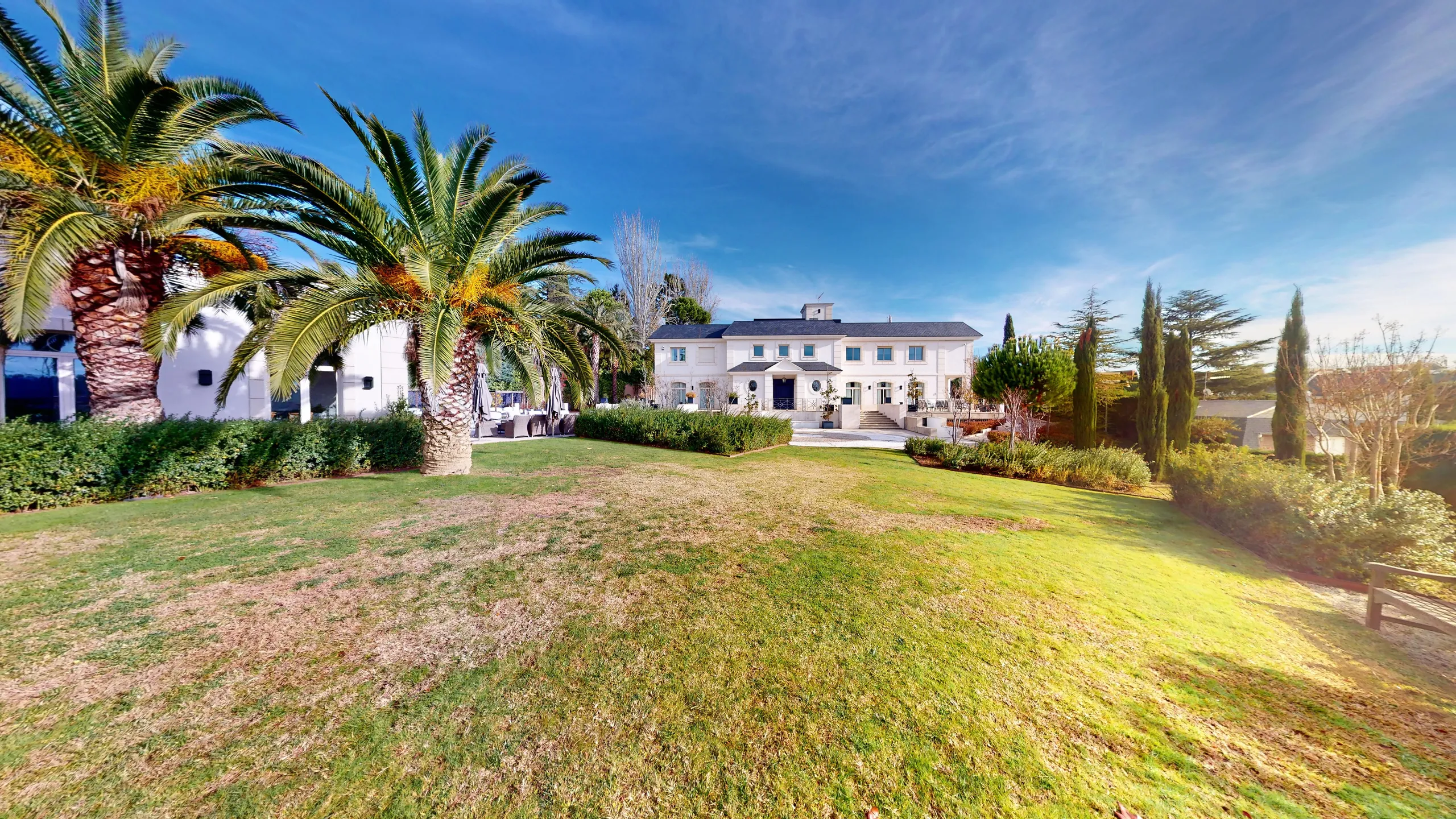 Captivating European Styled 3-Story Villa in Madrid's Exclusive Neighborhood — photograph 4