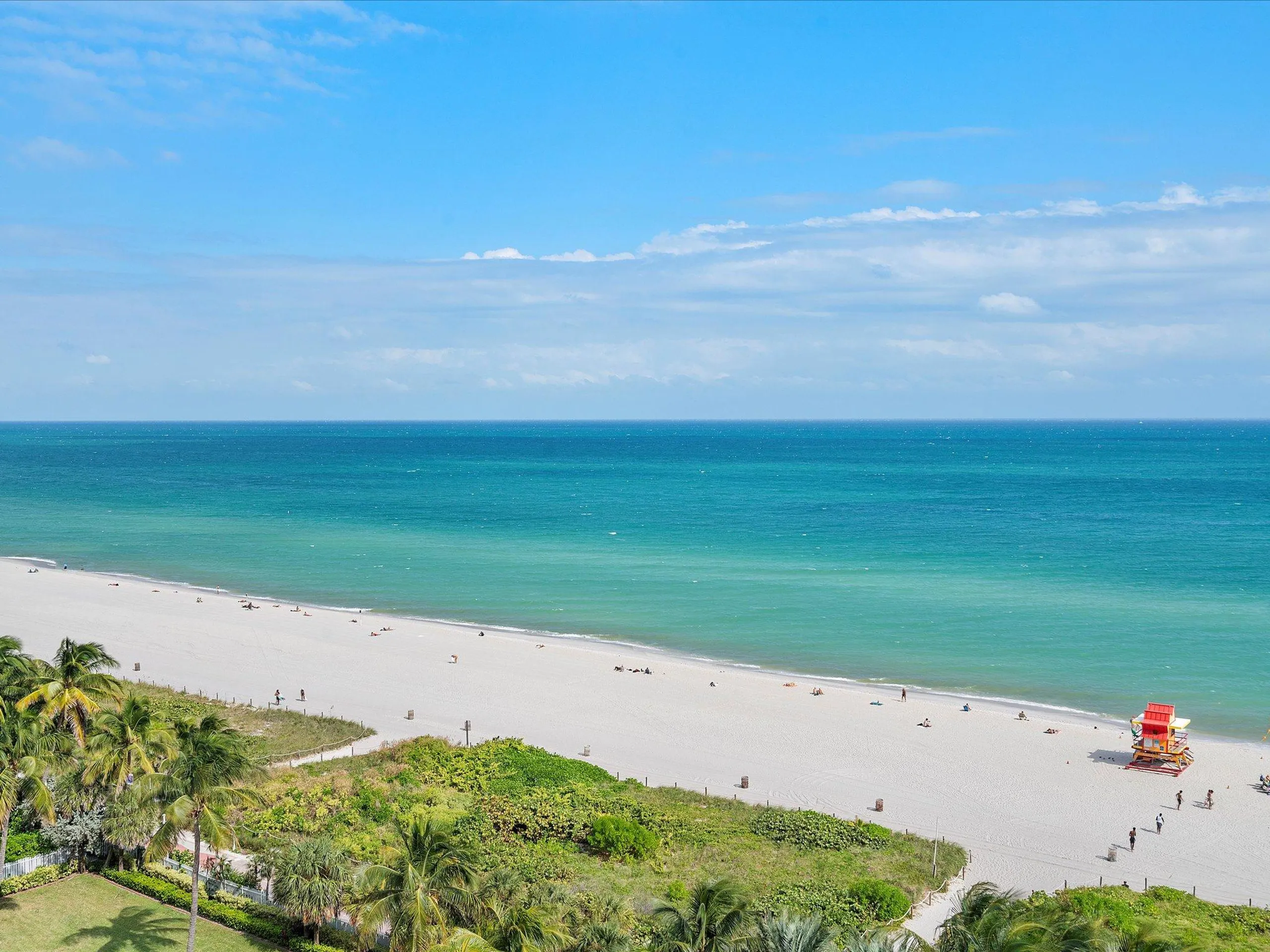 Deluxe Beachfront Retreat with Sun Deck, Miami Beach