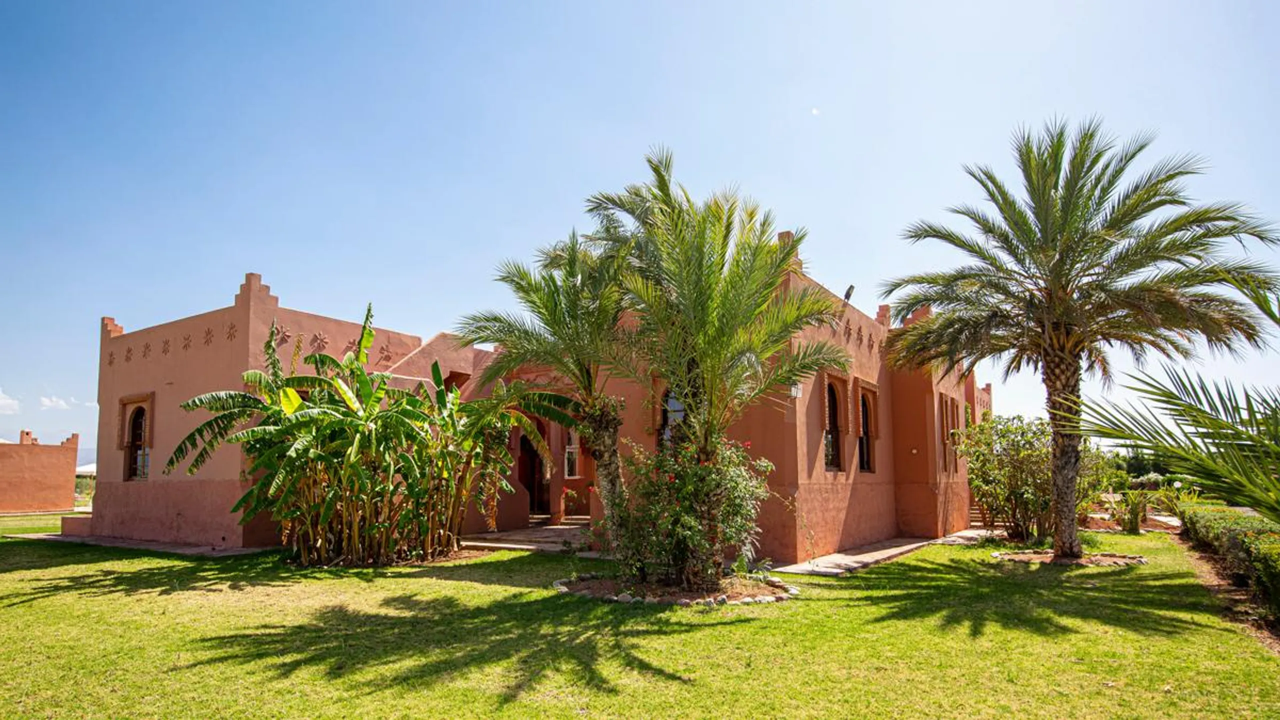 Sophisticated Villa with Private Pool and Breathtaking Atlas Mountains — photograph 11