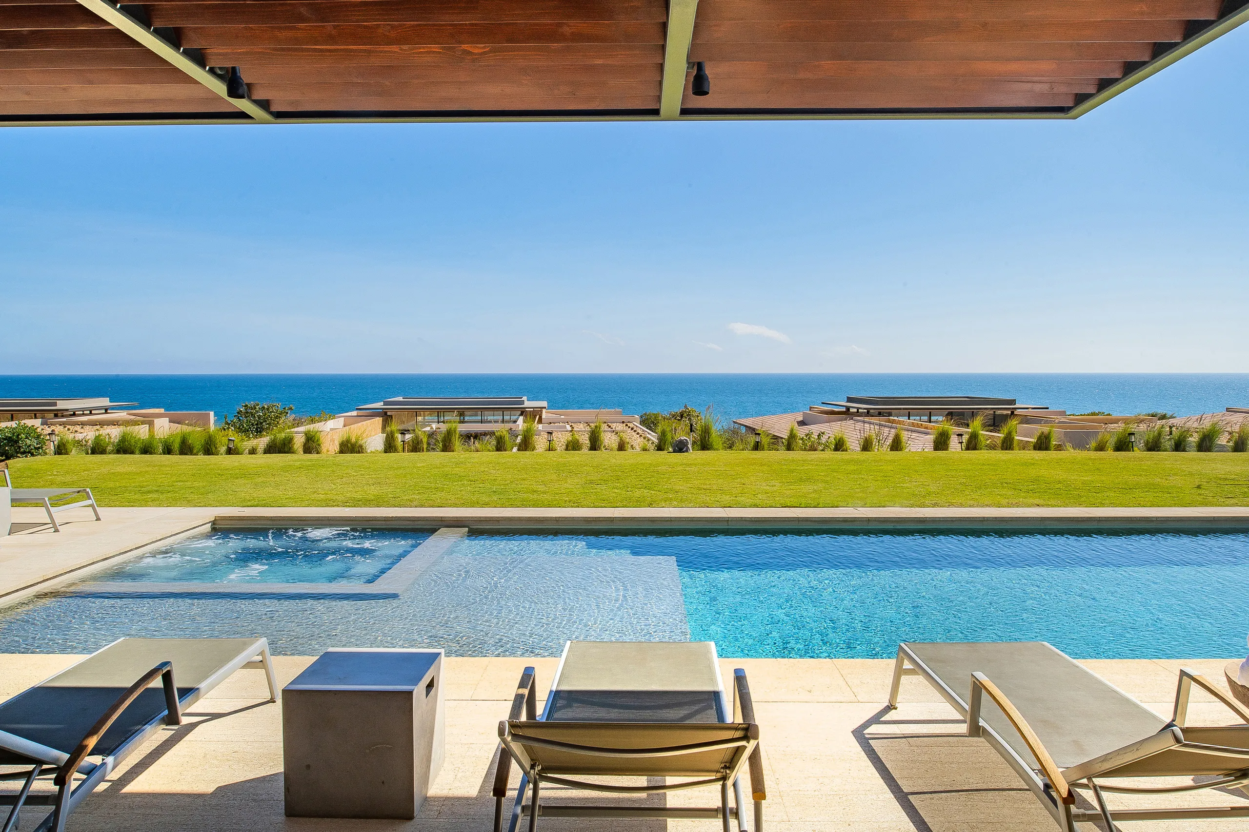 Exclusive Enclave Estate with Private Pool and Ocean Views — photograph 12
