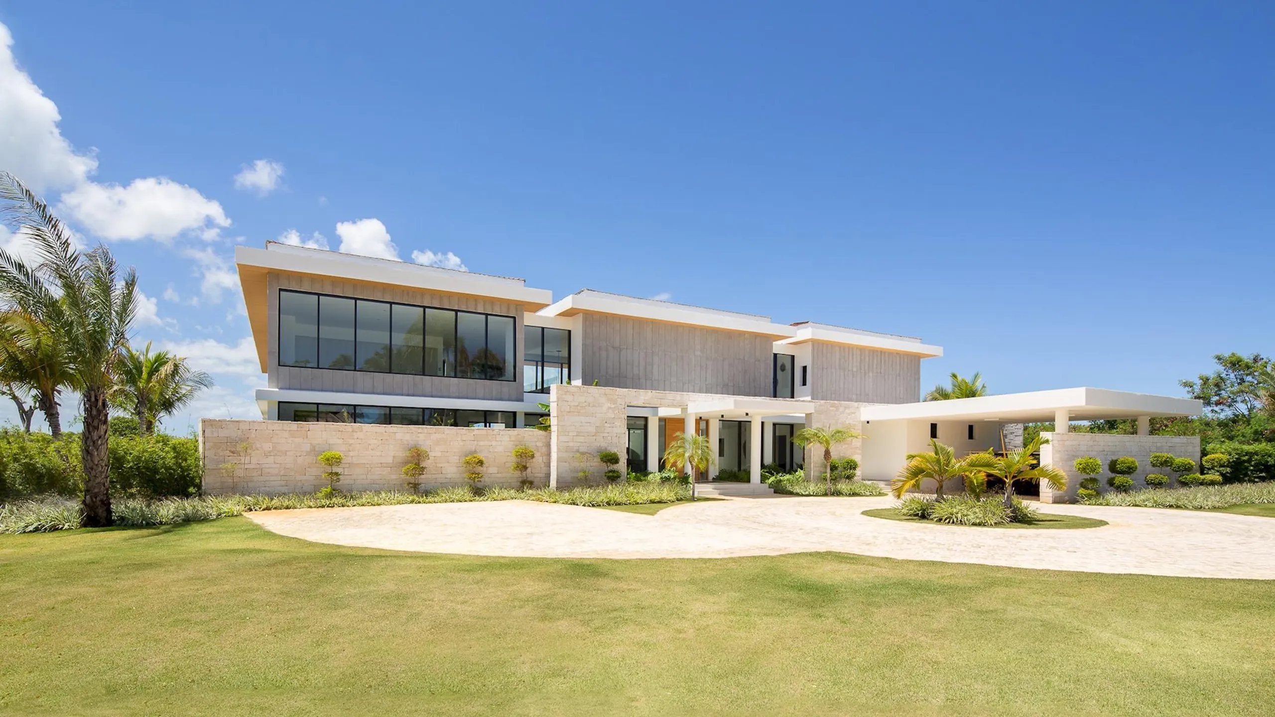 Minimalist Modern Villa with Private Pool and Luxurious Comfort — photograph 4