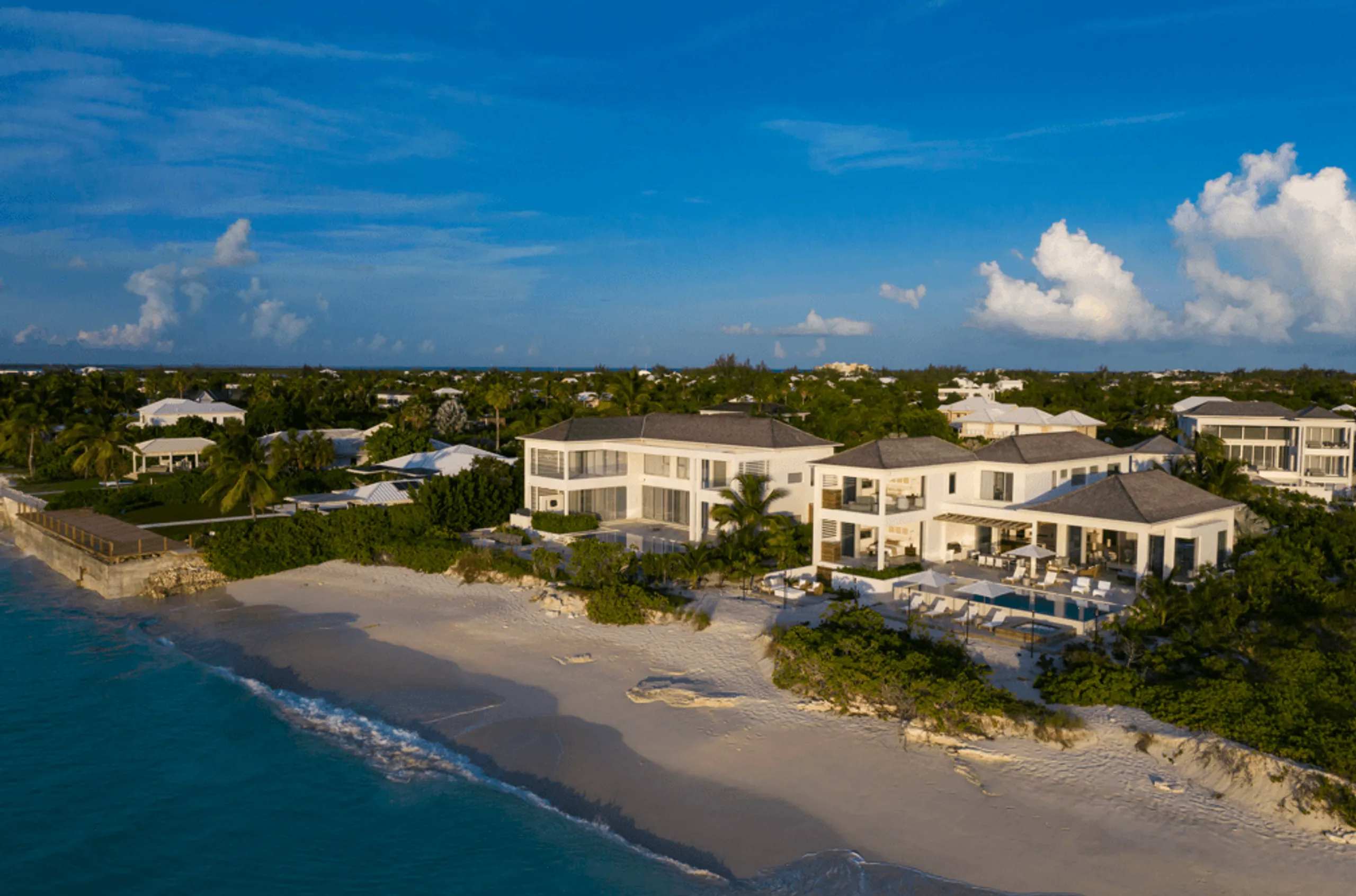 Extraordinary Villa with Caribbean Contemporary Design and Stunning Beachfront — photograph 12