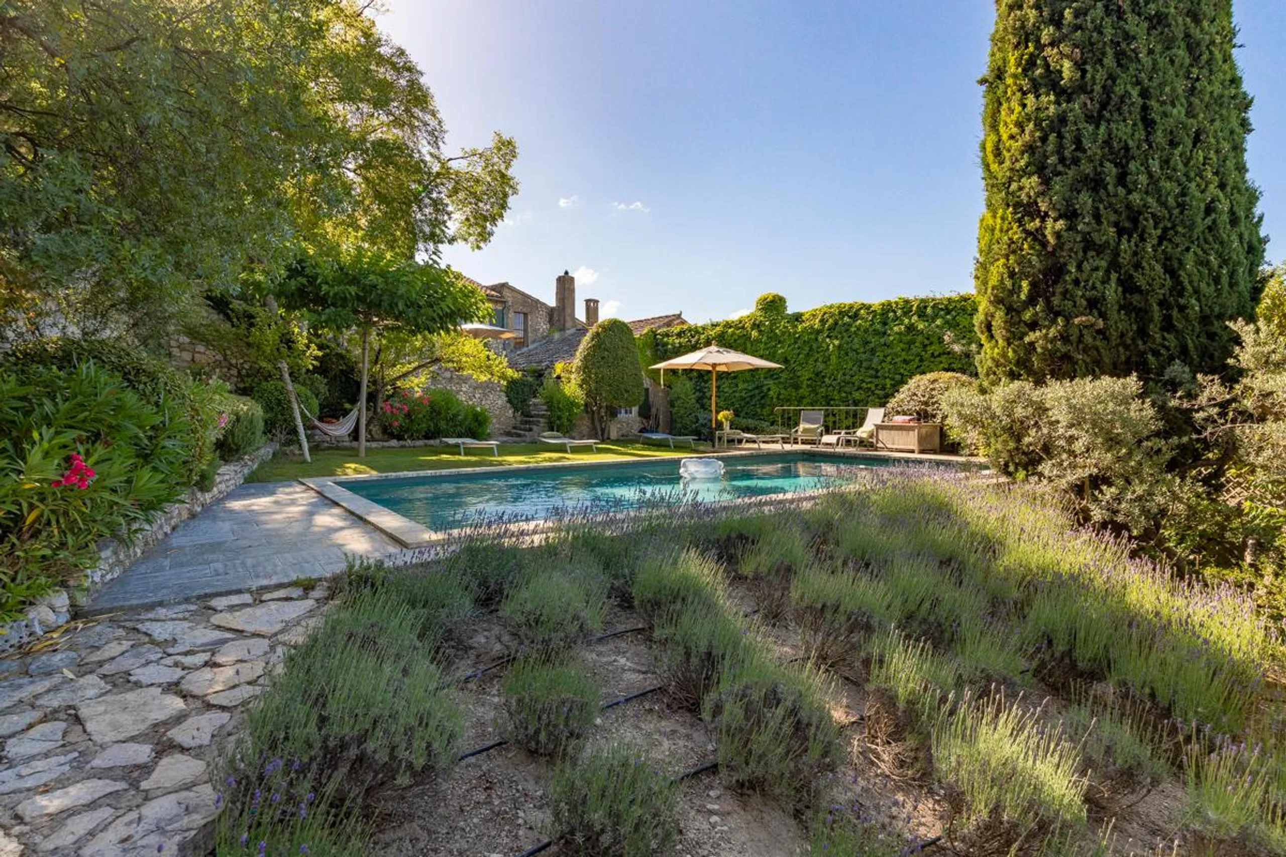 Exceptional 6BR Villa with Swimming Pool and Glorious Mountain Views in Eygalieres
