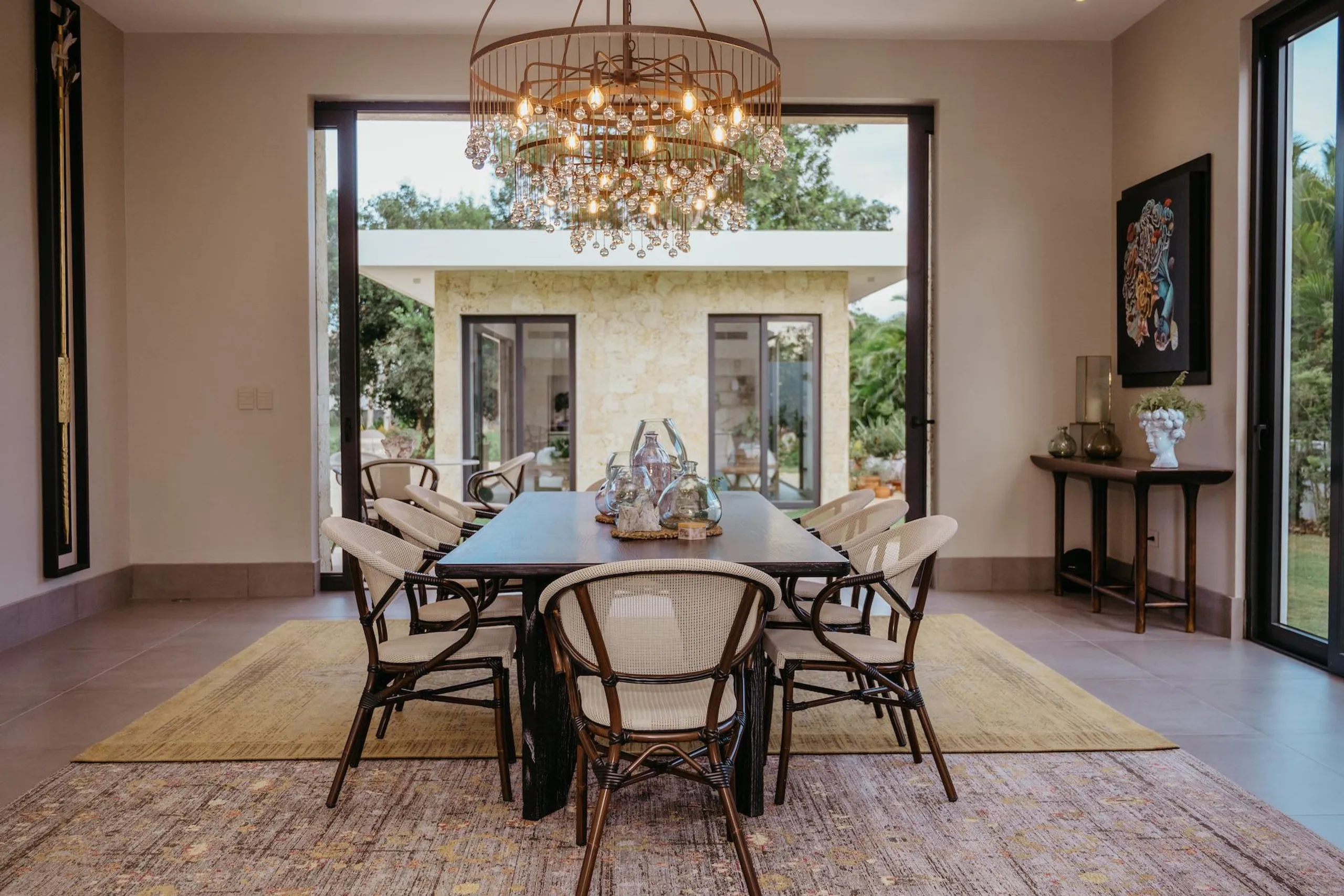 Serene Two-Story Villa with Private Pool and Gazebo — photograph 10
