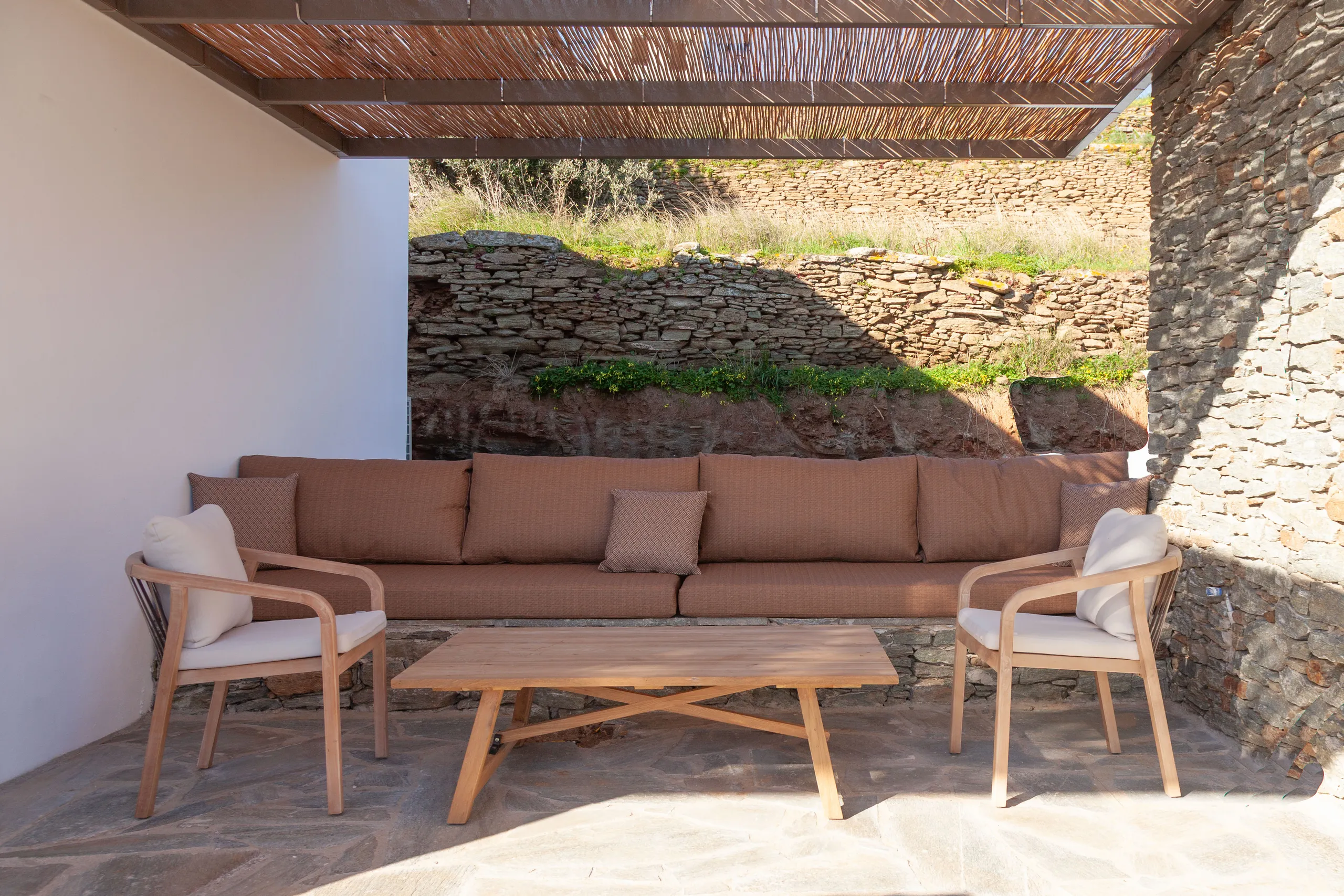 Luxurious Sifnos Getaway with Infinity Pools and Overlooking Vistas — photograph 10