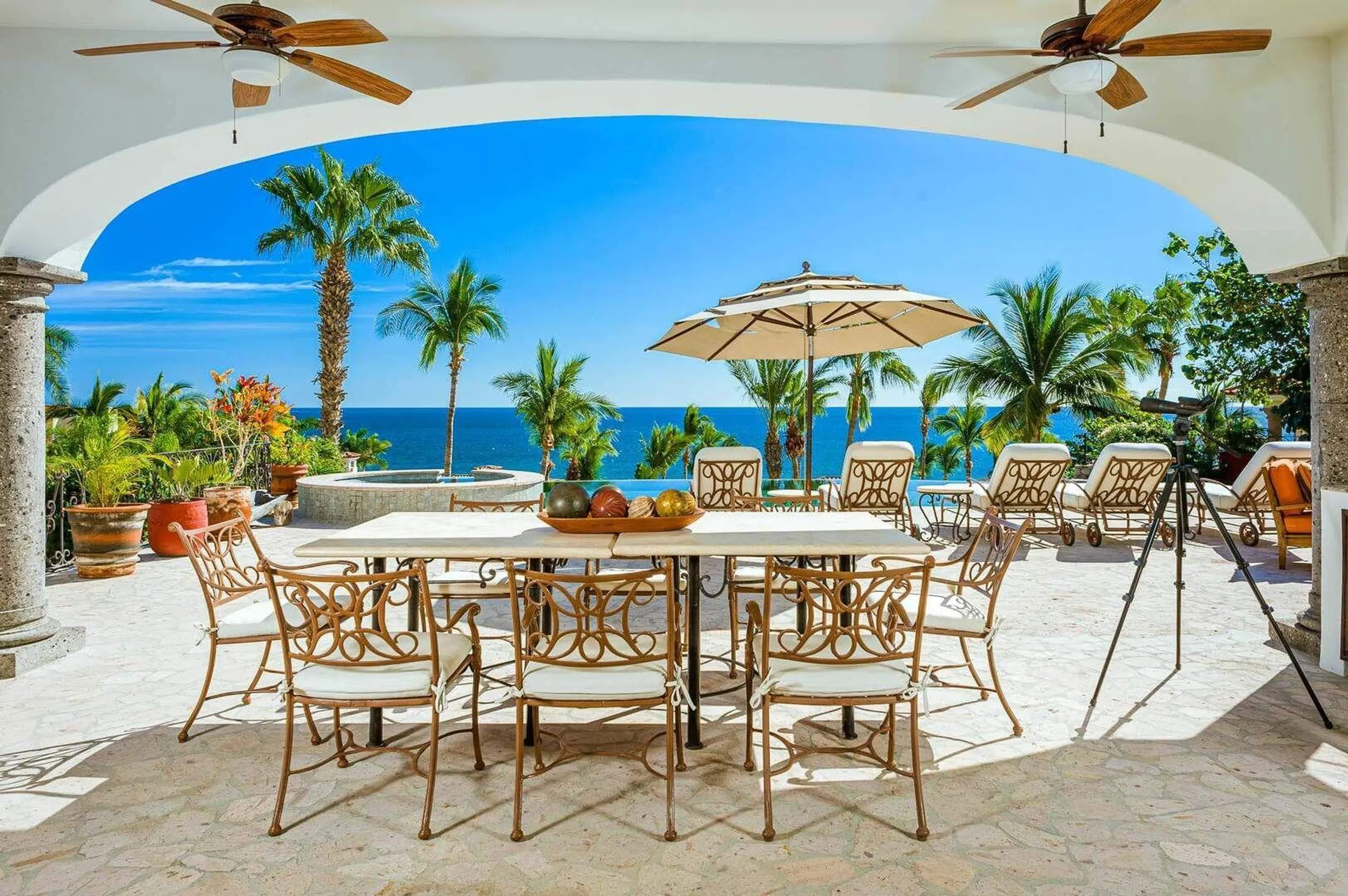 Palmilla Hacienda Sunset Estate with Infinity Pool and Ocean Views — photograph 5