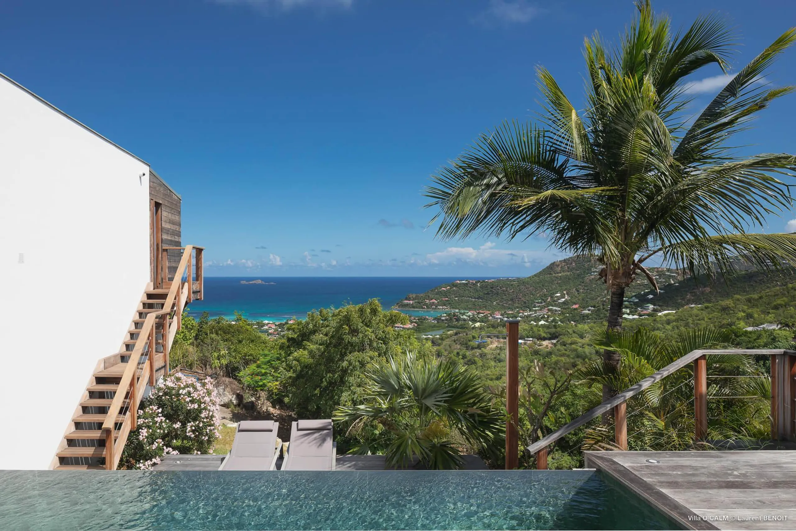 Panoramic Ocean Views: Exquisite Getaway in Private Pogamus, Lurin