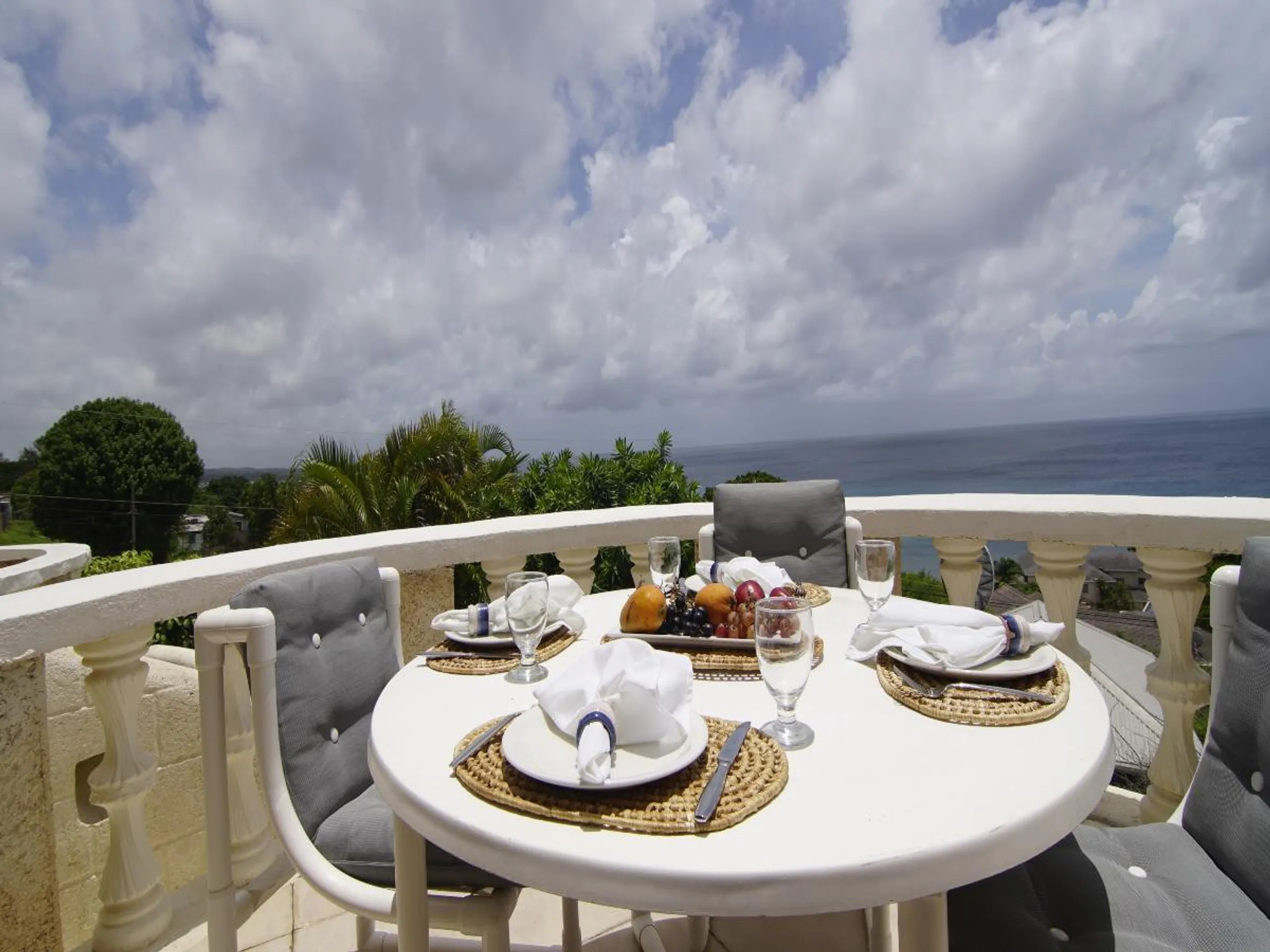 Ornate Villa in West Coast with Pool and Lovely Ocean Views — photograph 3