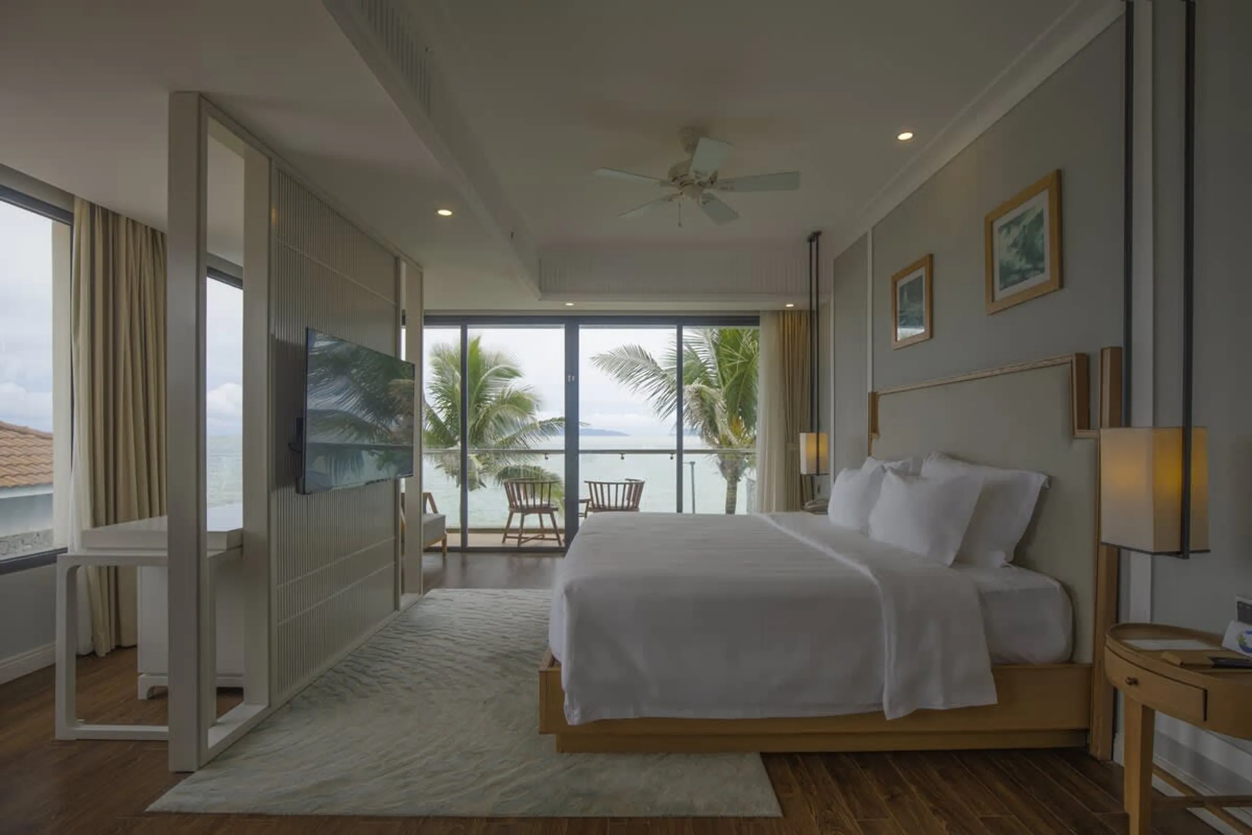 Superlative Coastal Villa with Private Pool and Stunning Beach Views — photograph 12