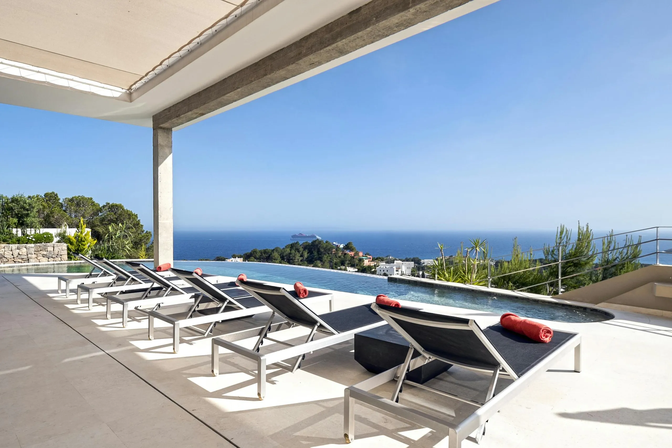 Stylish Seaview Villa in Ibiza with Infinity Pool and Sun Deck — photograph 6