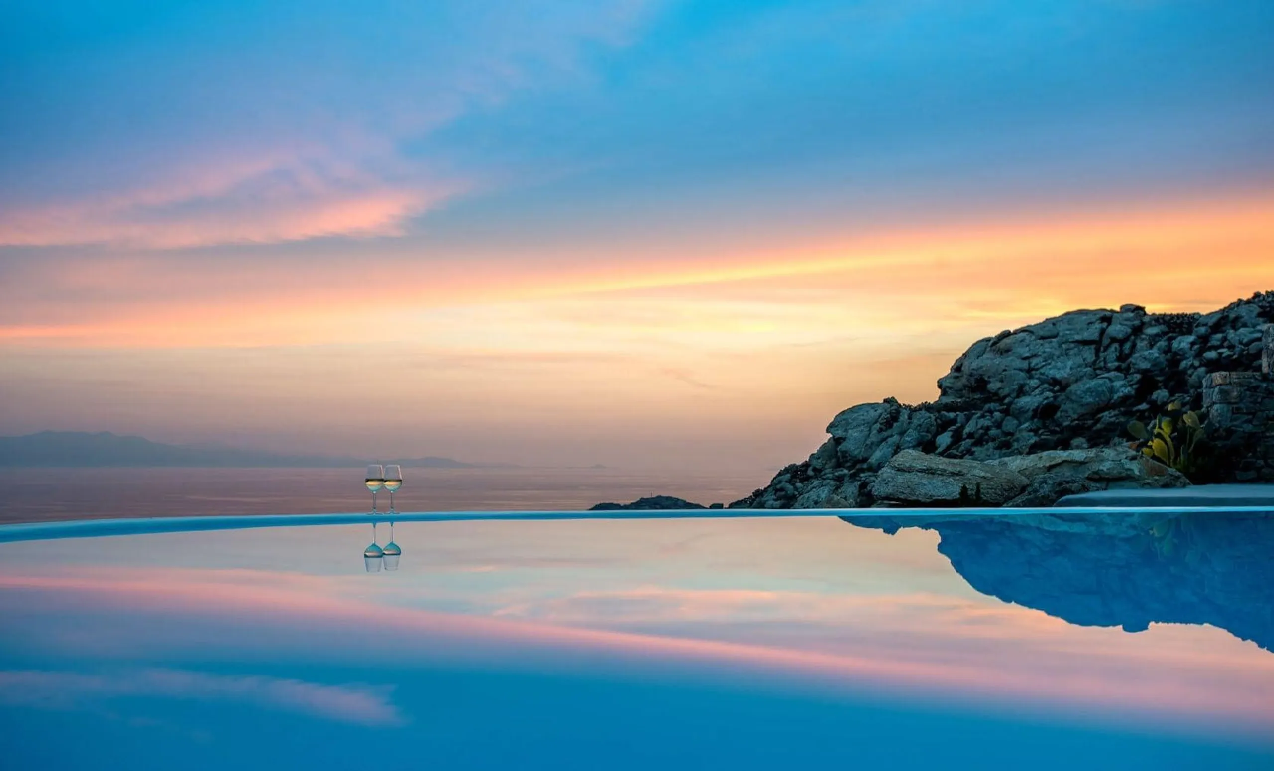Sophisticated Mykonos Estate with Blue Water Pool — photograph 6