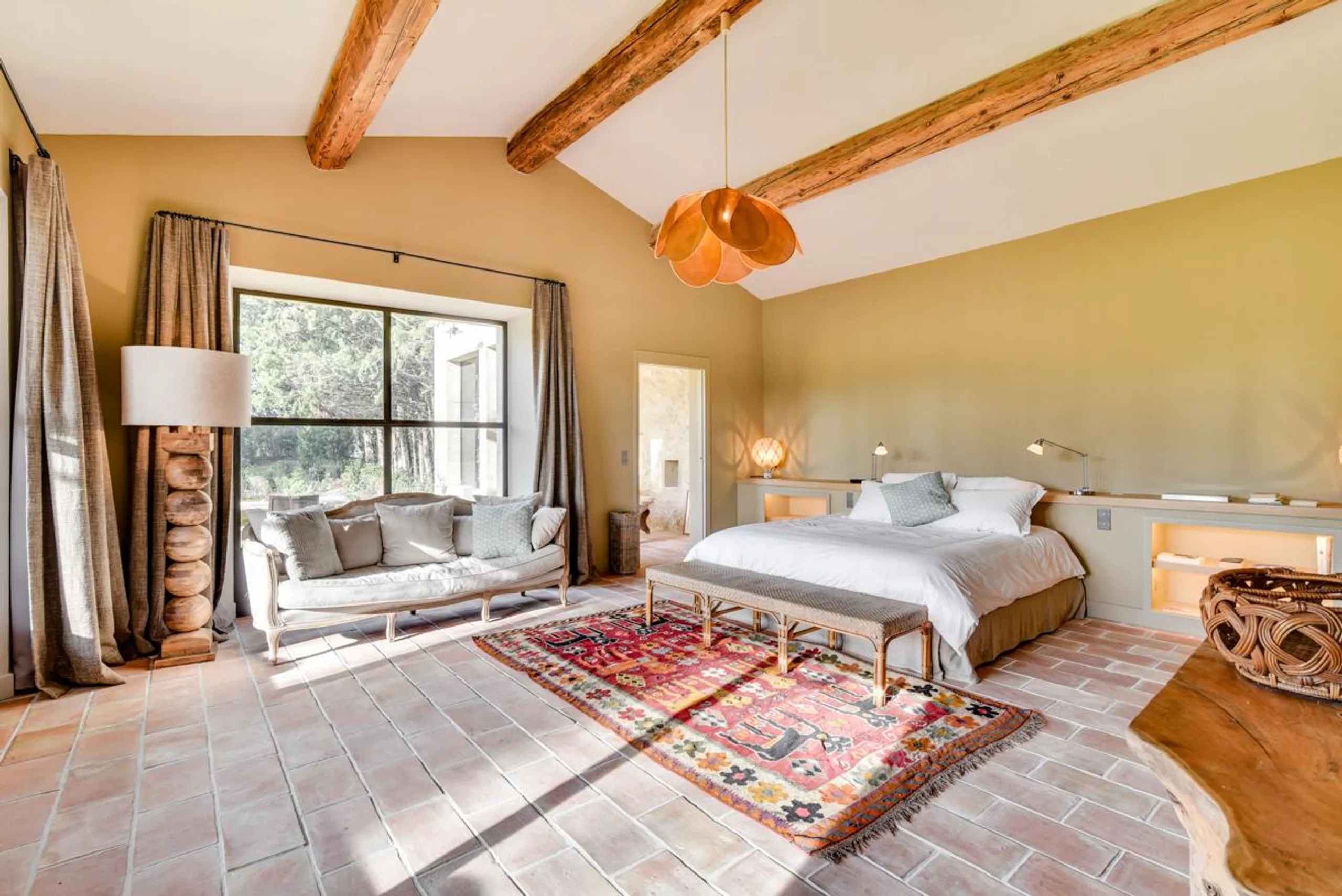 Serene Seven Bedroom Villa with Private Pool and Garden Views — photograph 7