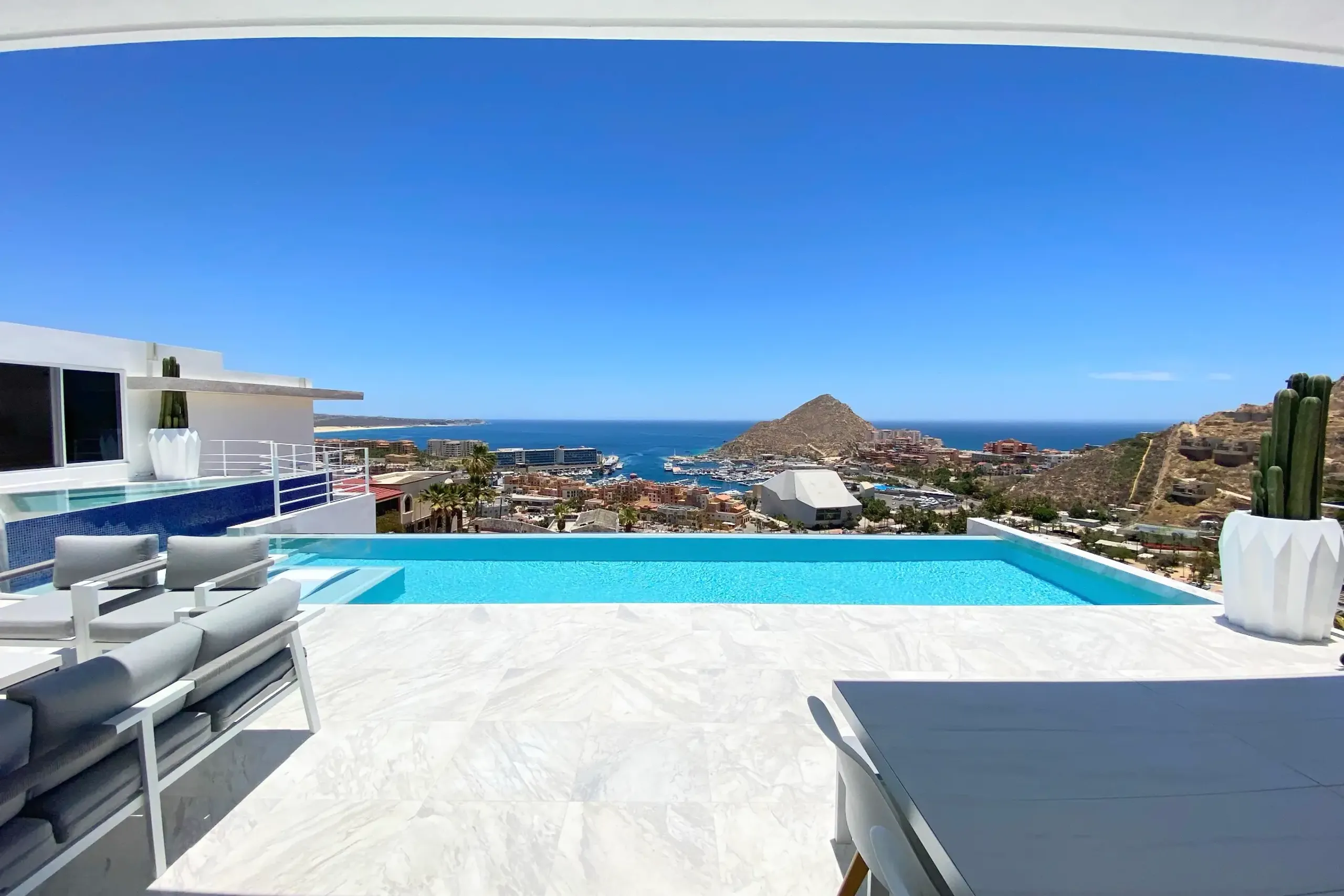 Pedregal Grandview Estate with Infinity Pool and Perfect VIews over the Marina — photograph 5