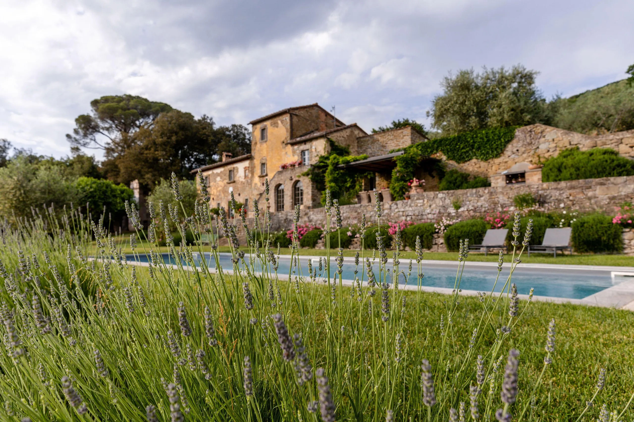 Resplendent Luxury Estate in Cortona with Private Pool and Dining Al-Fresco — photograph 7