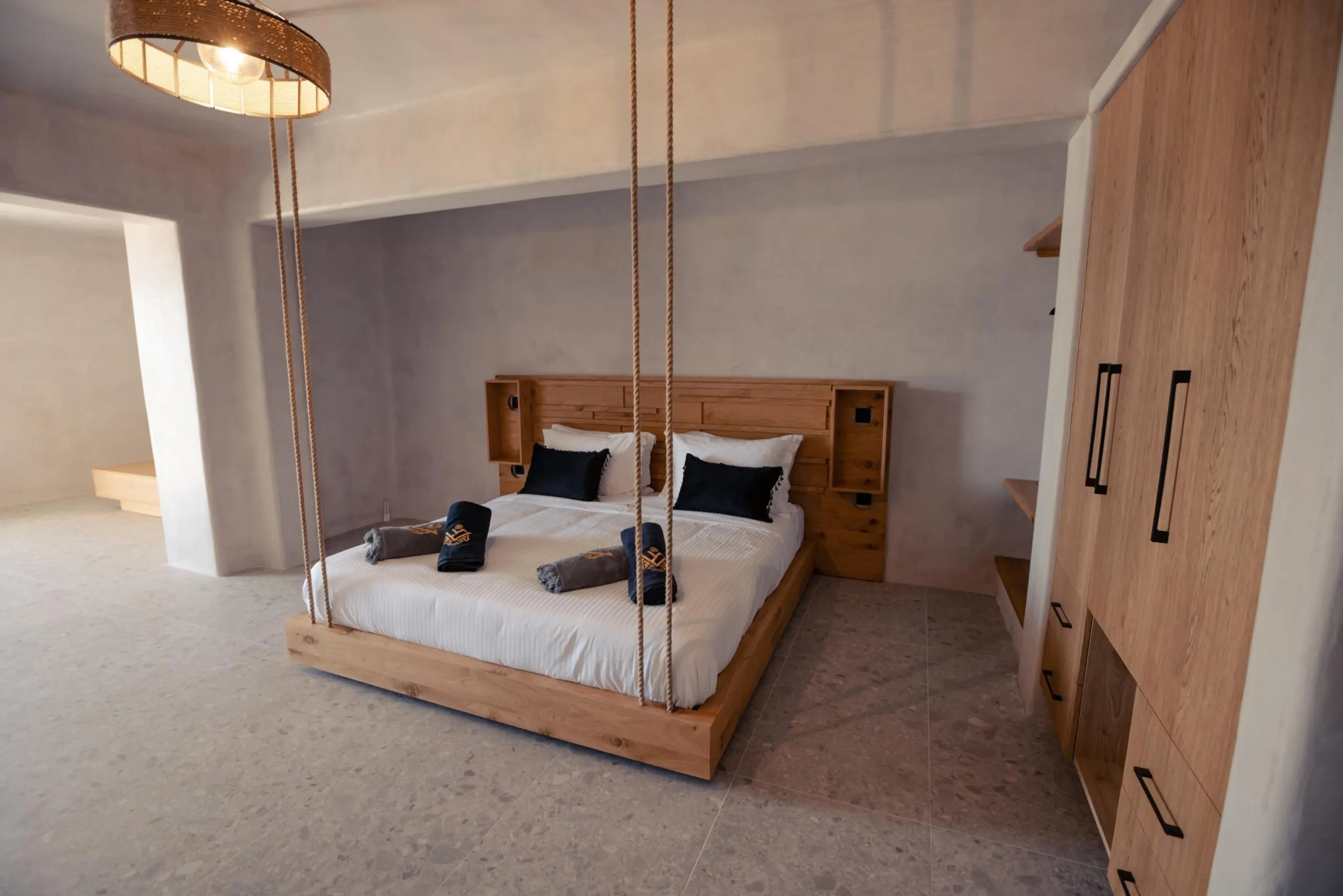 Stylish Mykonos Retreat with Private Pool and Sun Deck — photograph 9