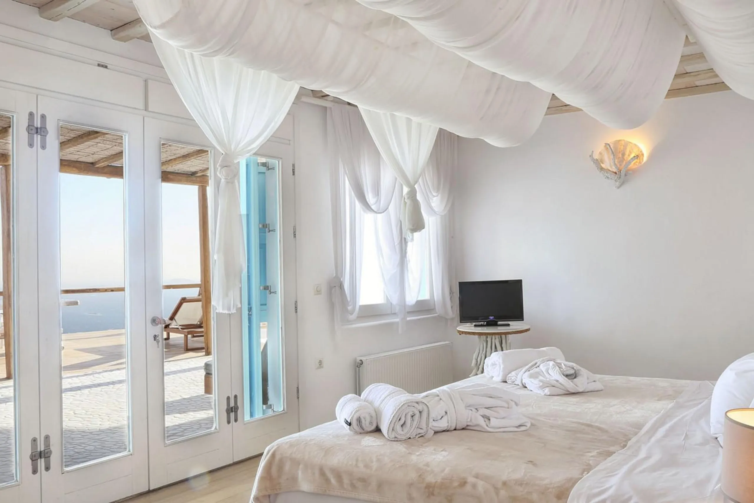 Ultimate Indulgence with Captivating Views with Private Heated Pool and Jacuzzi — photograph 11