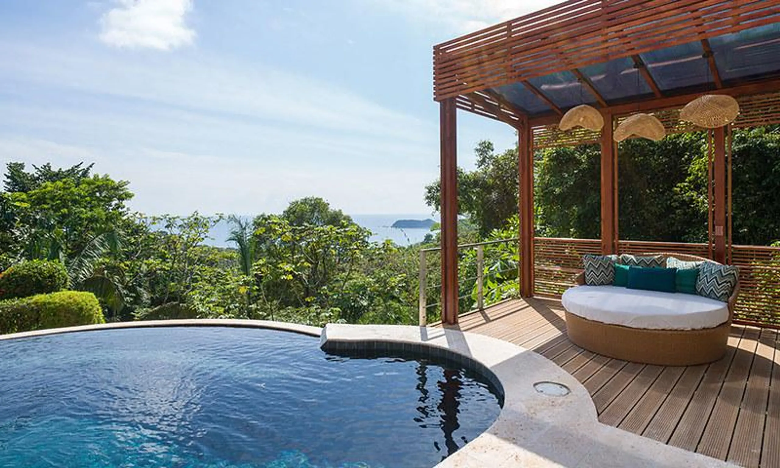 Luxurious Seven-Bedroom Villa in Manuel Antonio with Private Pool and Rainforest Surroundings — photograph 10