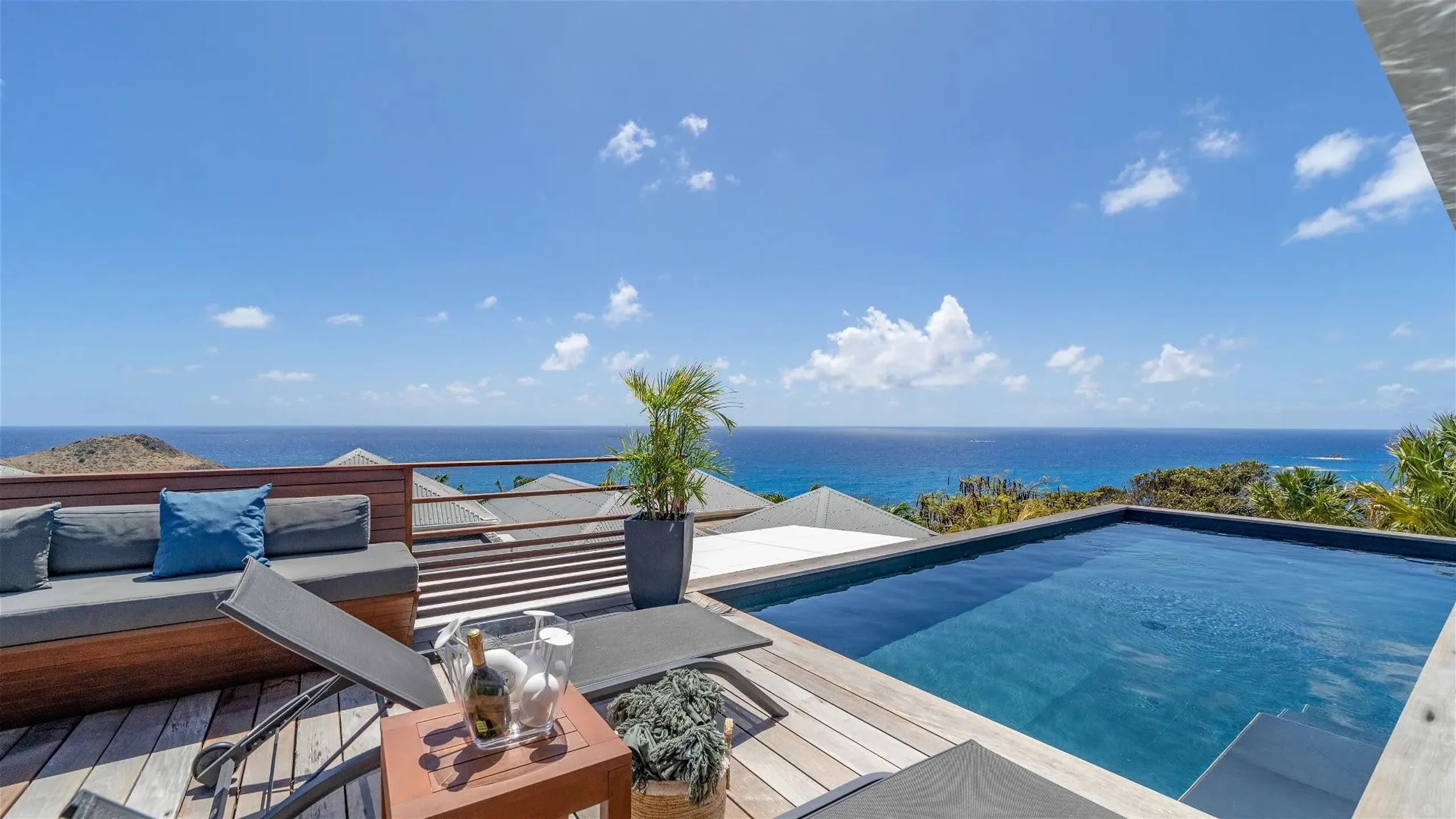 Beautiful Oceanview Villa with Invigorating Pool — photograph 2