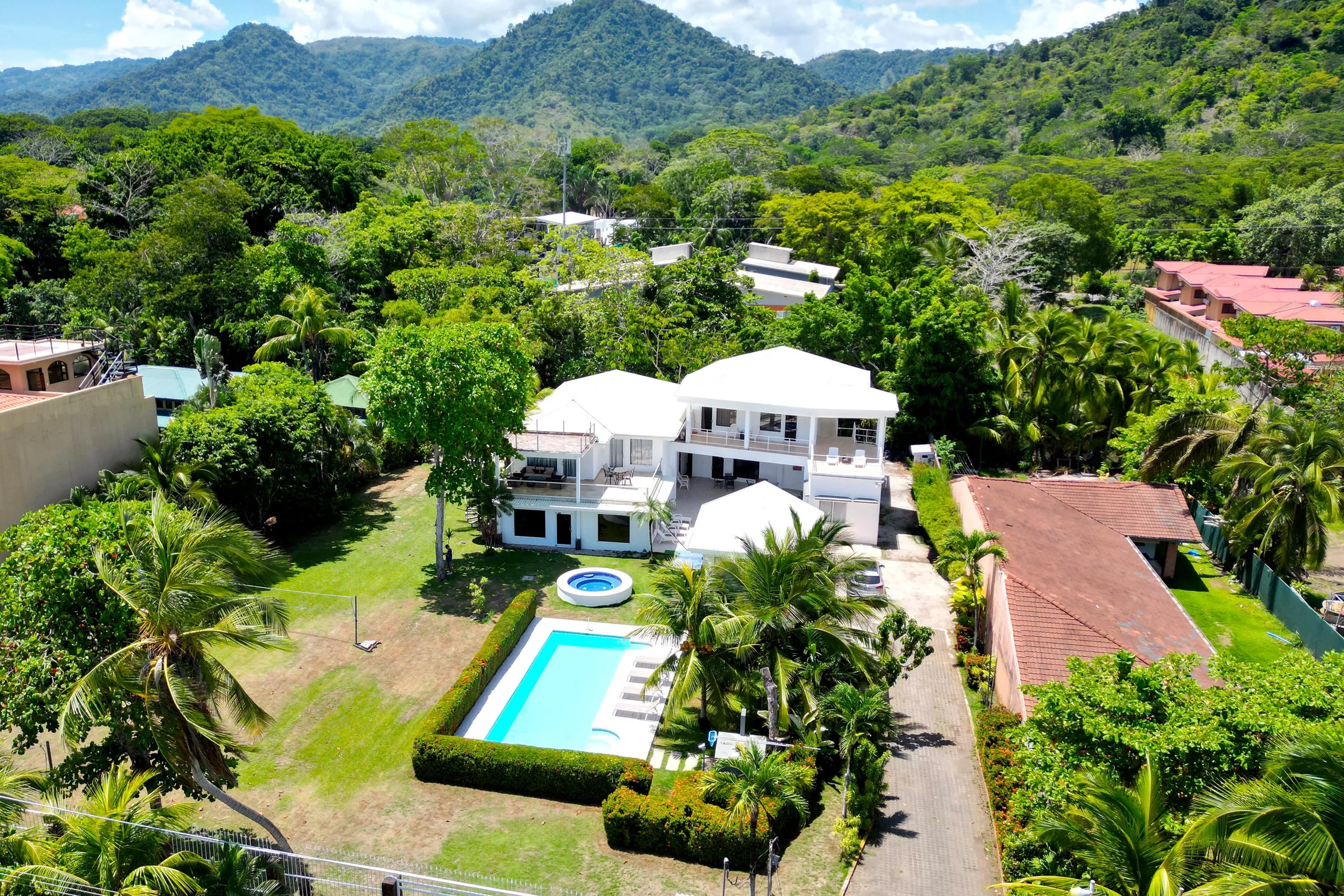 Ultimate Beachfront Luxury 14-Bedroom Estate in Jaco Beach with 2 Private Pools — photograph 10