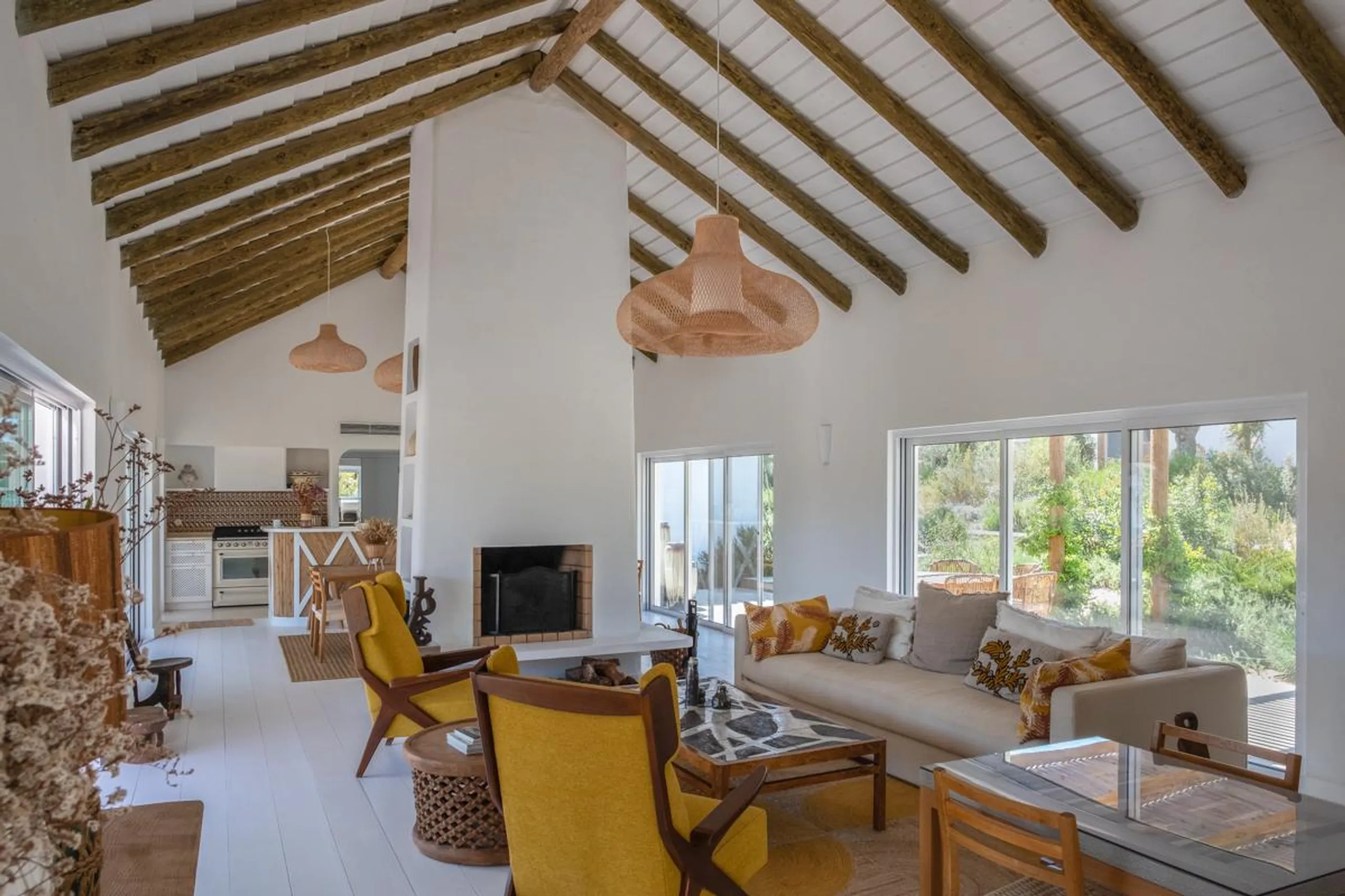 Superb 7 Bedroom Villa with Private Pool, Private Beach Access and Nature Views — photograph 6
