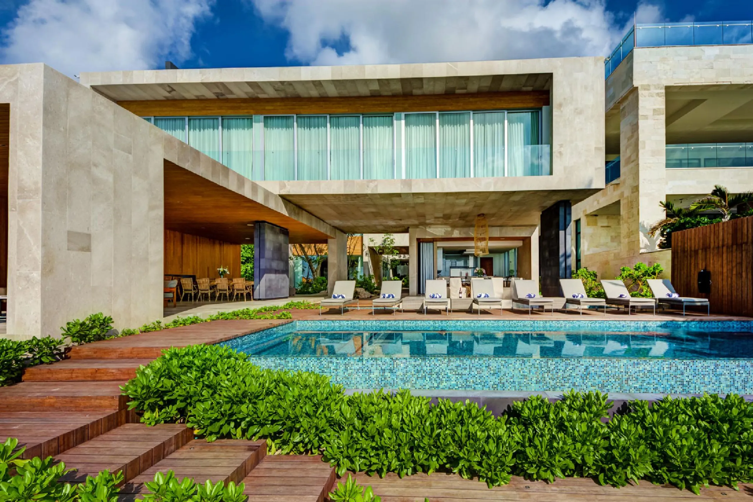 Captivating Playa del Carmen Oceanfront Luxury Estate with Double Pool and Ocean Views — photograph 6