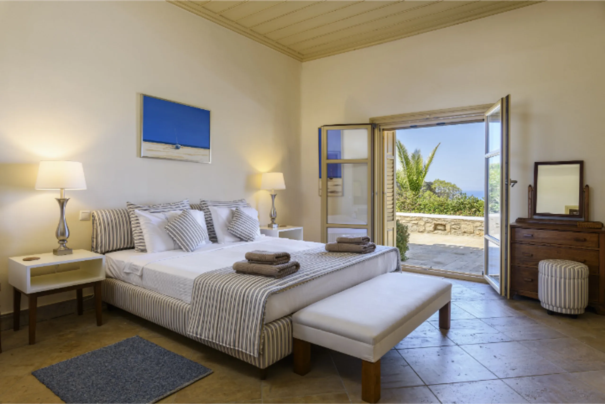 Elegant Mykonos Luxe Retreat with Private Infinity Pool and Ocean Views — photograph 12