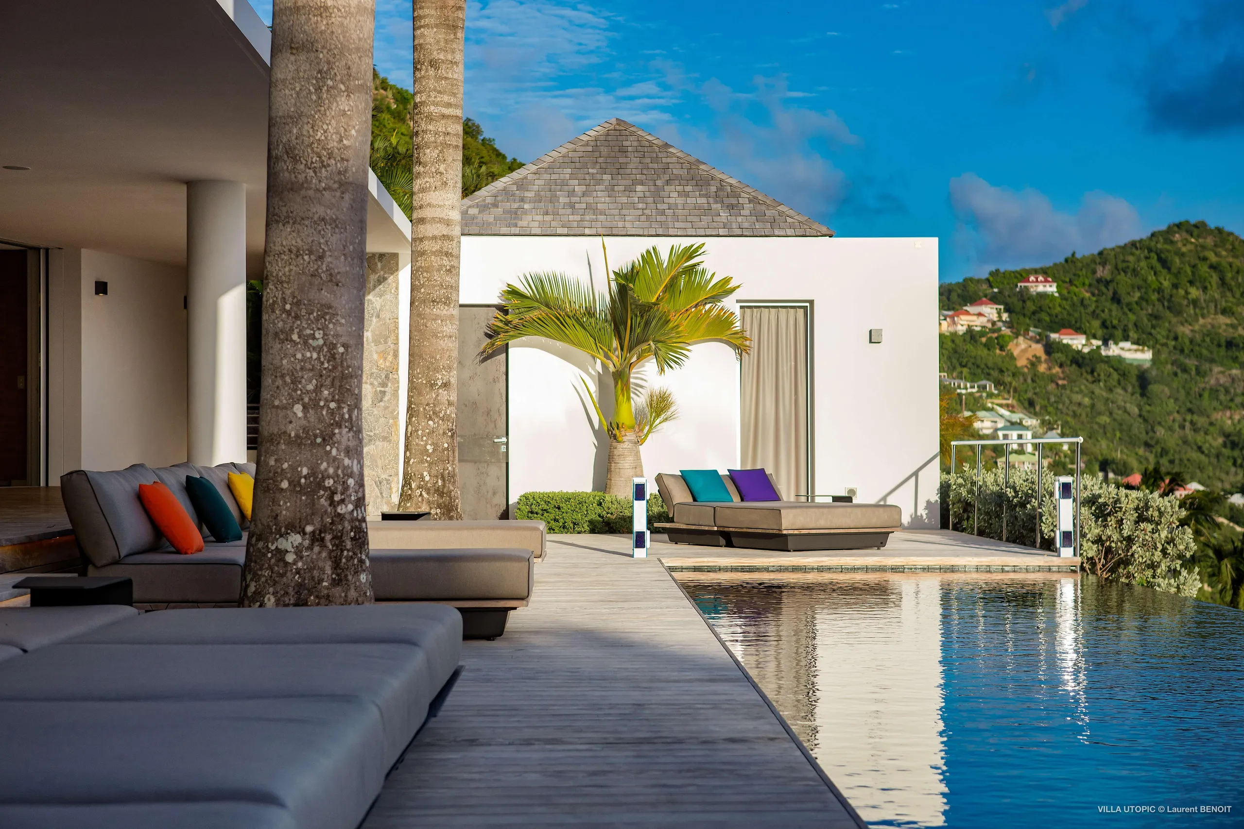 Elegant Luxe Estate with Infinity Pool and Captivating Views in Corossol — photograph 4