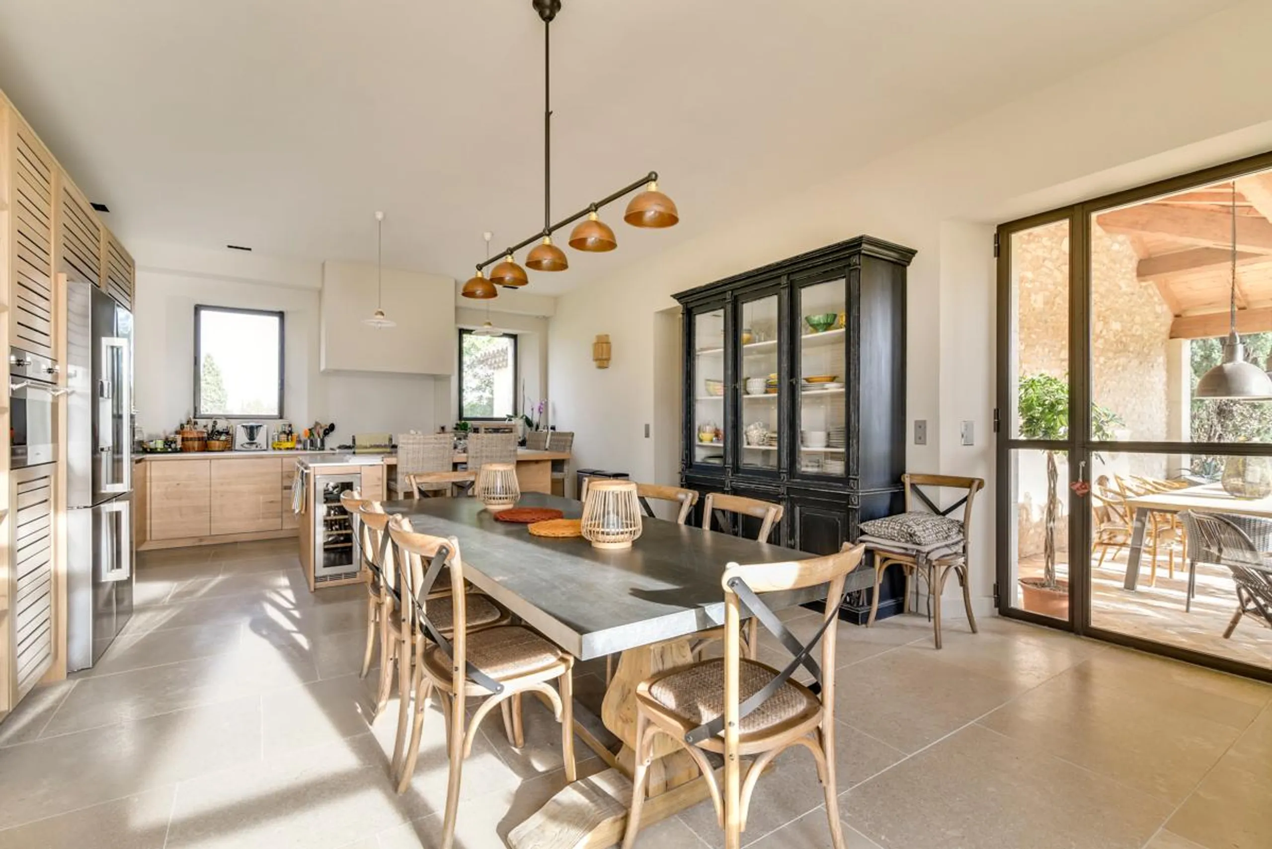 Serene Seven Bedroom Villa with Private Pool and Garden Views — photograph 6