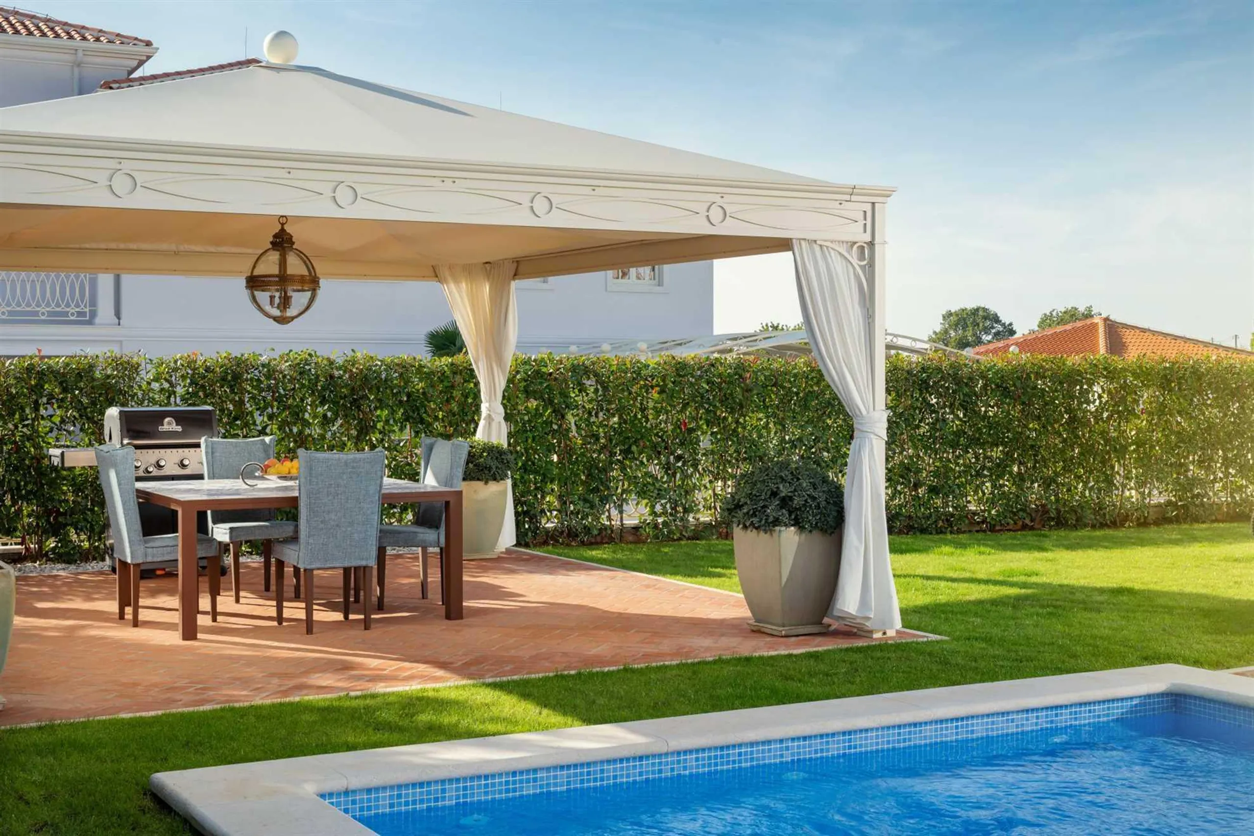 Majestic Villa with Private Pool and Stunning Garden — photograph 5