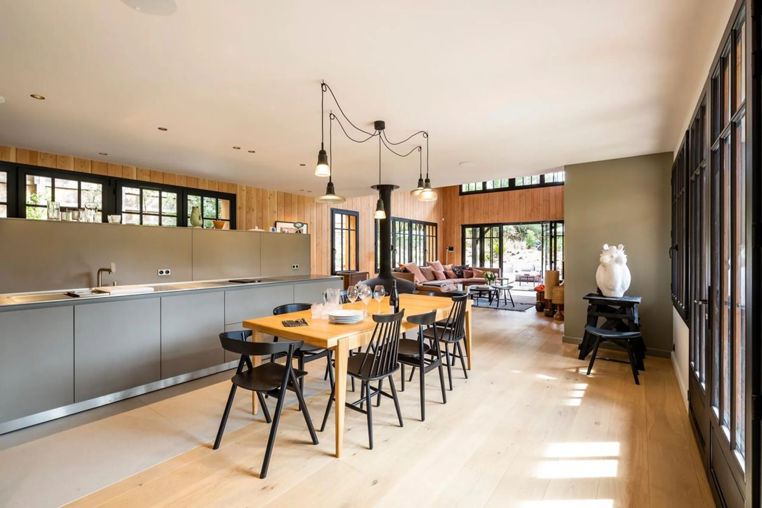 Magnificent Le Canon Villa with Private Pool and Garden Views — photograph 11
