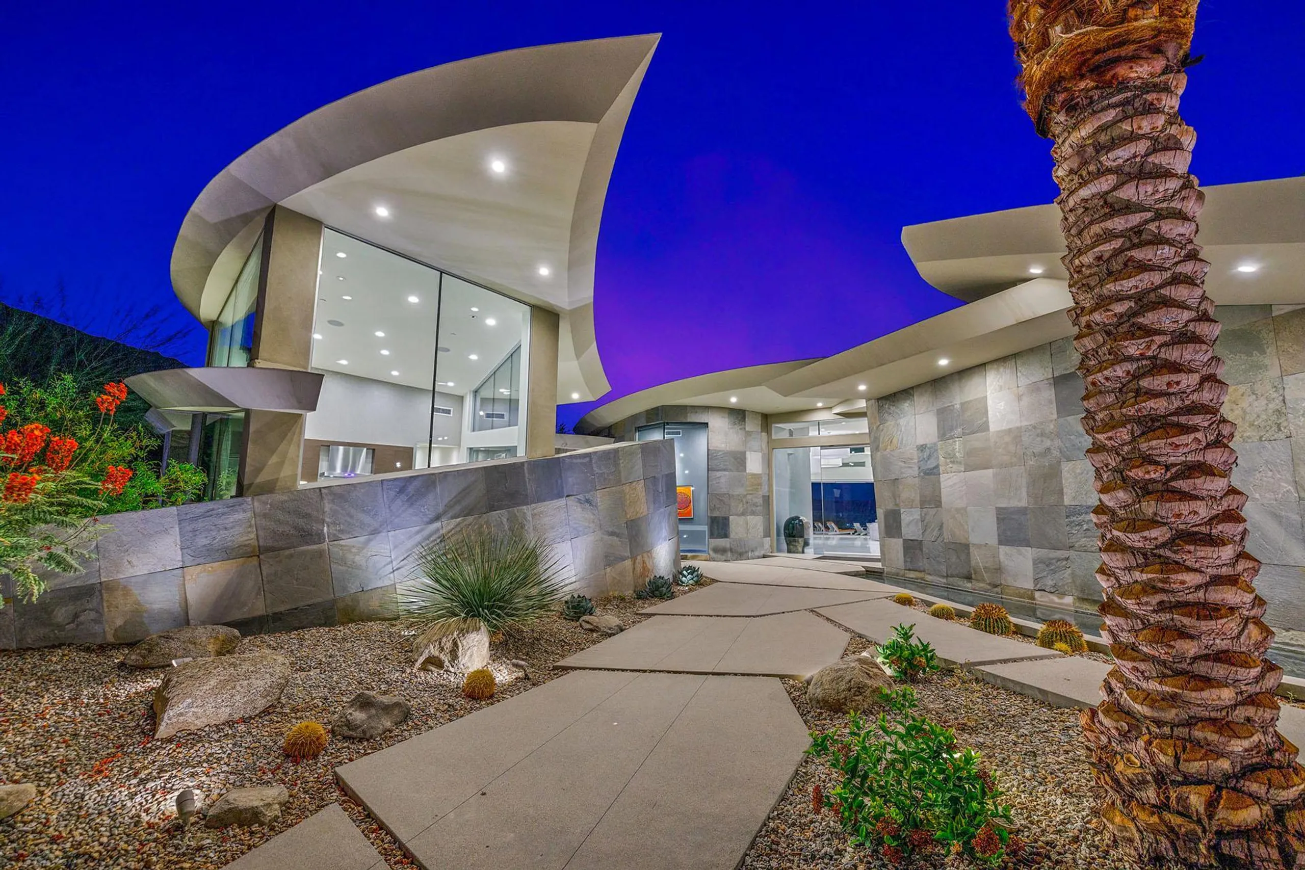 Rancho Mirage Architectural Modern Estate with Infinity Pool with Incredible Views — photograph 2