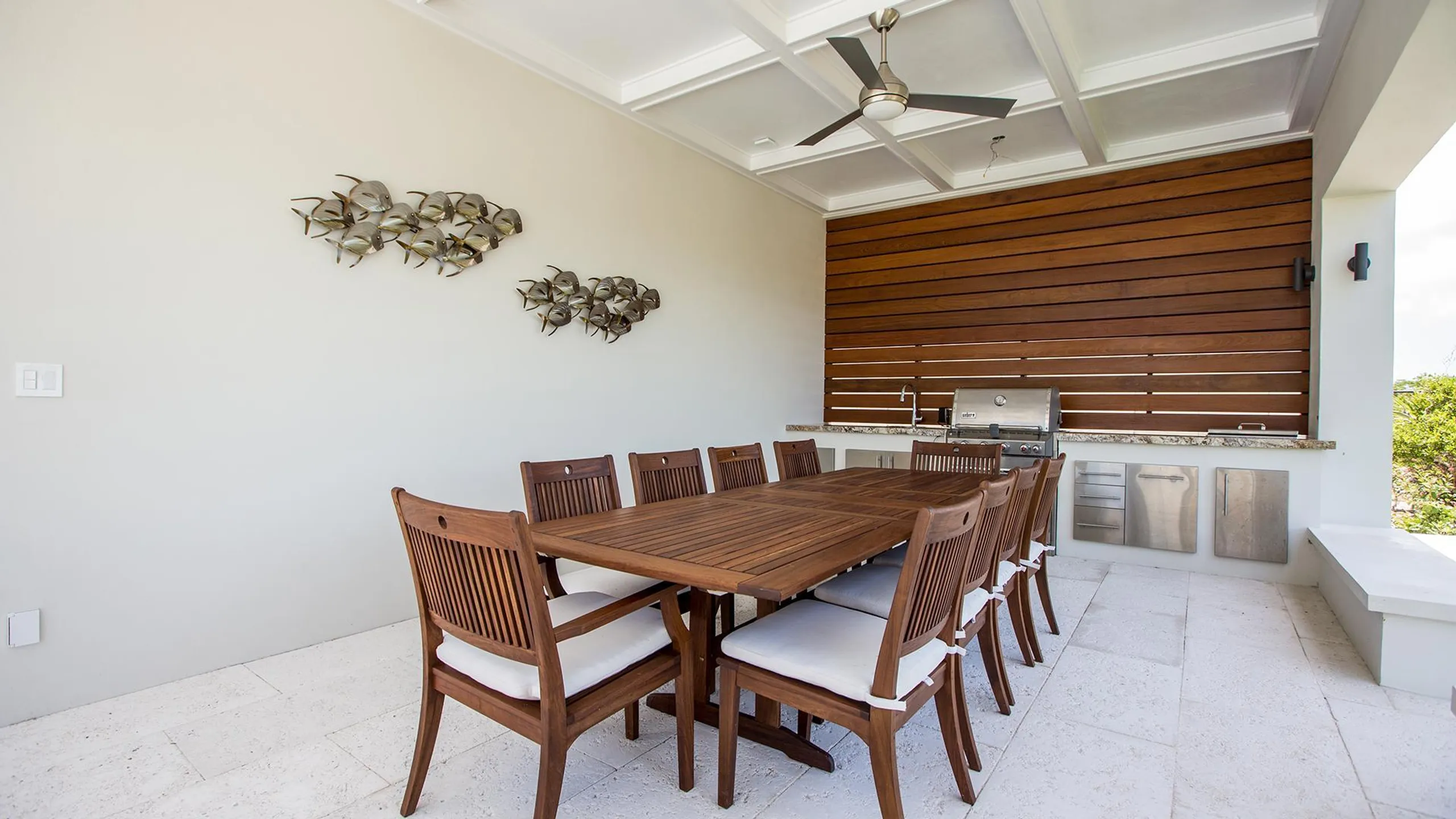 Luxurious Modern Getaway, Steps from Award-Winning  Pelican Beach — photograph 12