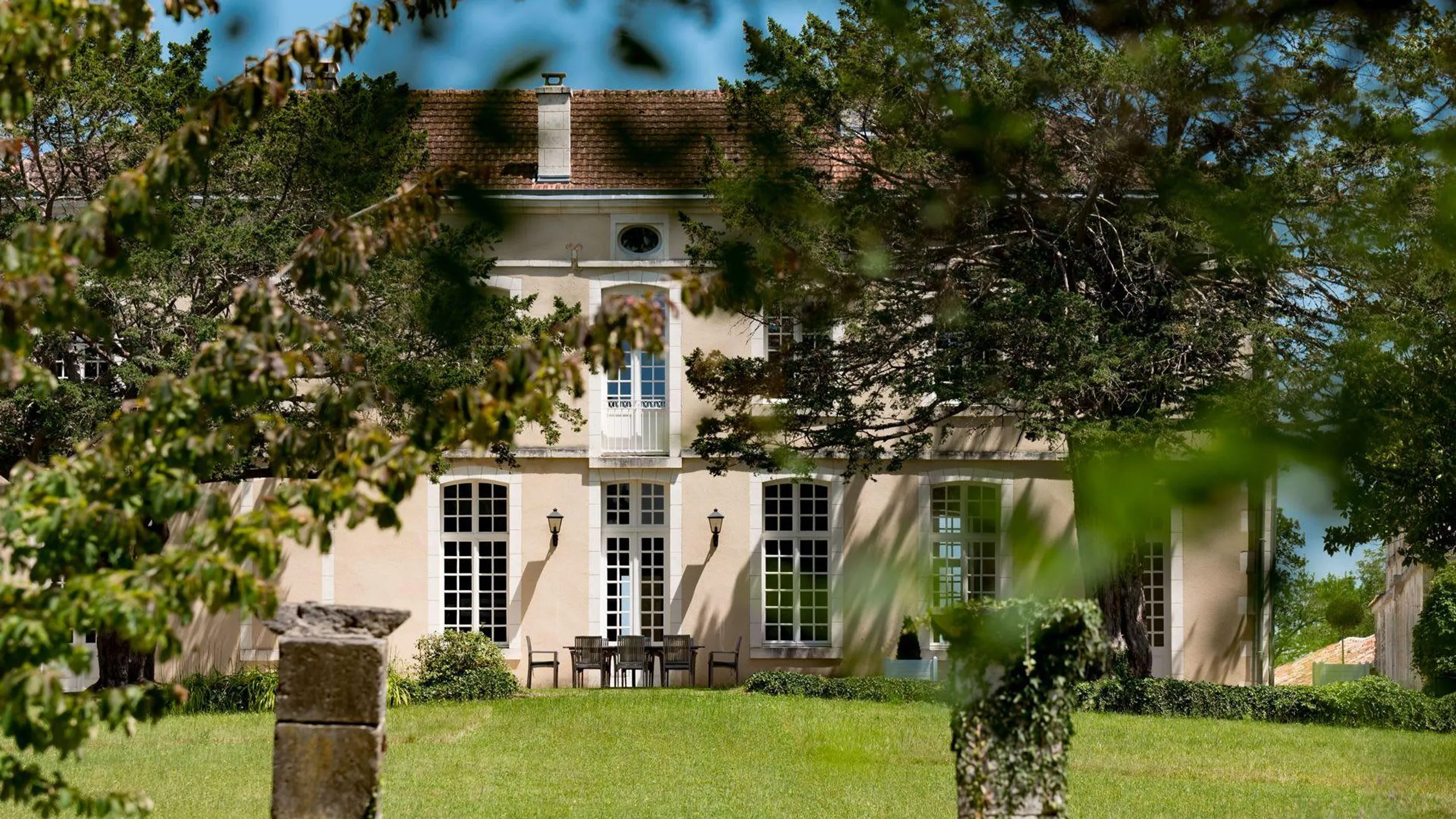 Historic Estate with Orangerie & Pool In Périgord Countryside — photograph 8