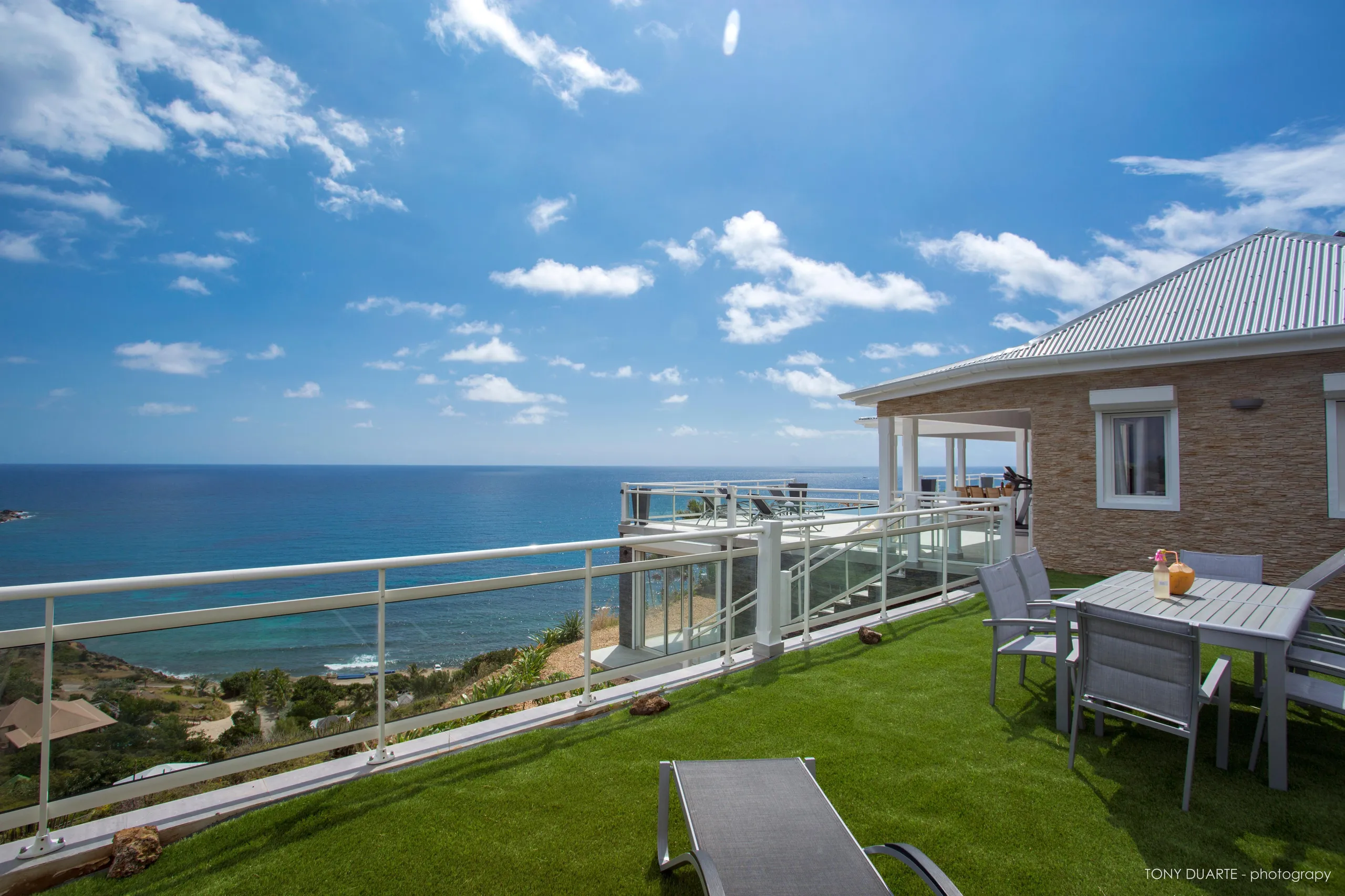 Majestic Oceanfront Villa with Private Pool and Fitness Room — photograph 9