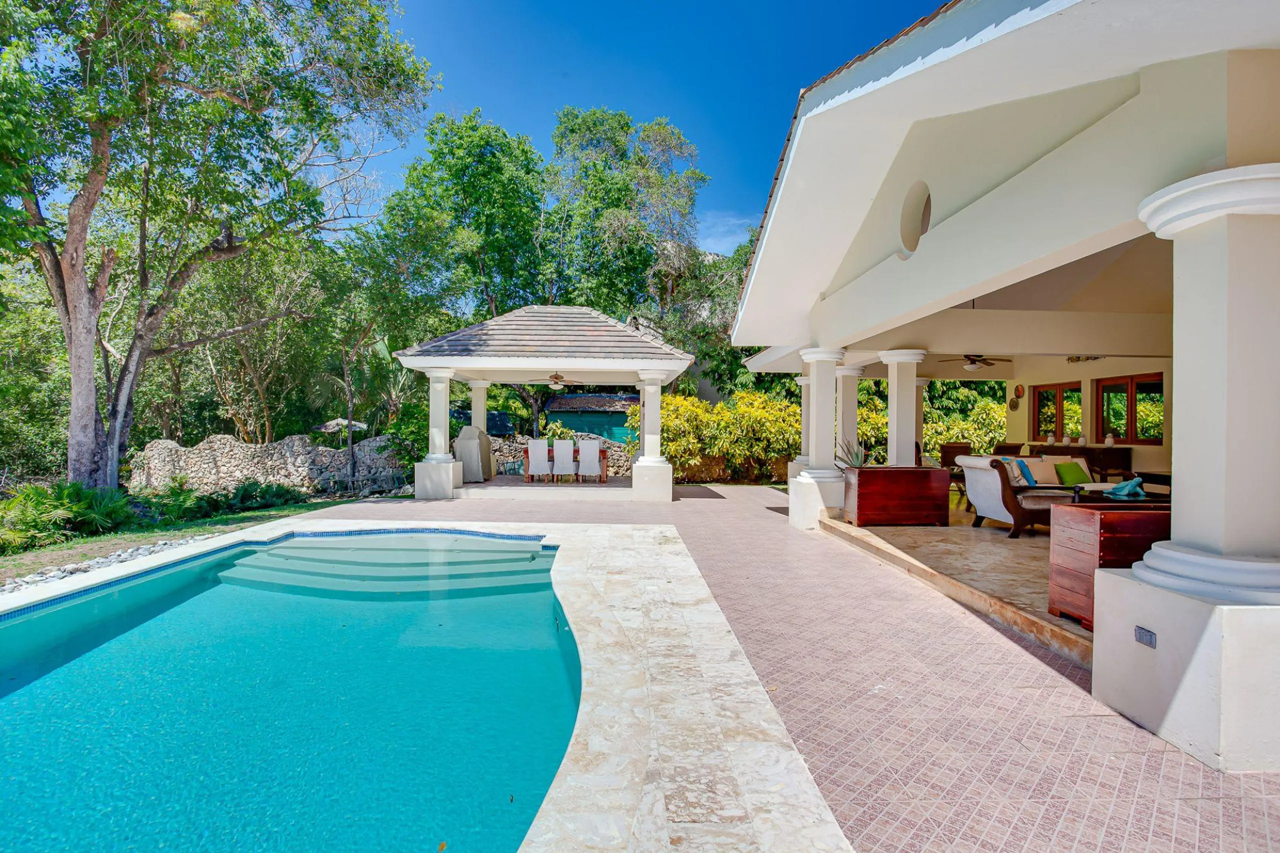 Calming Punta Cana Villa with High Ceilings and Luxe Amenities — photograph 2