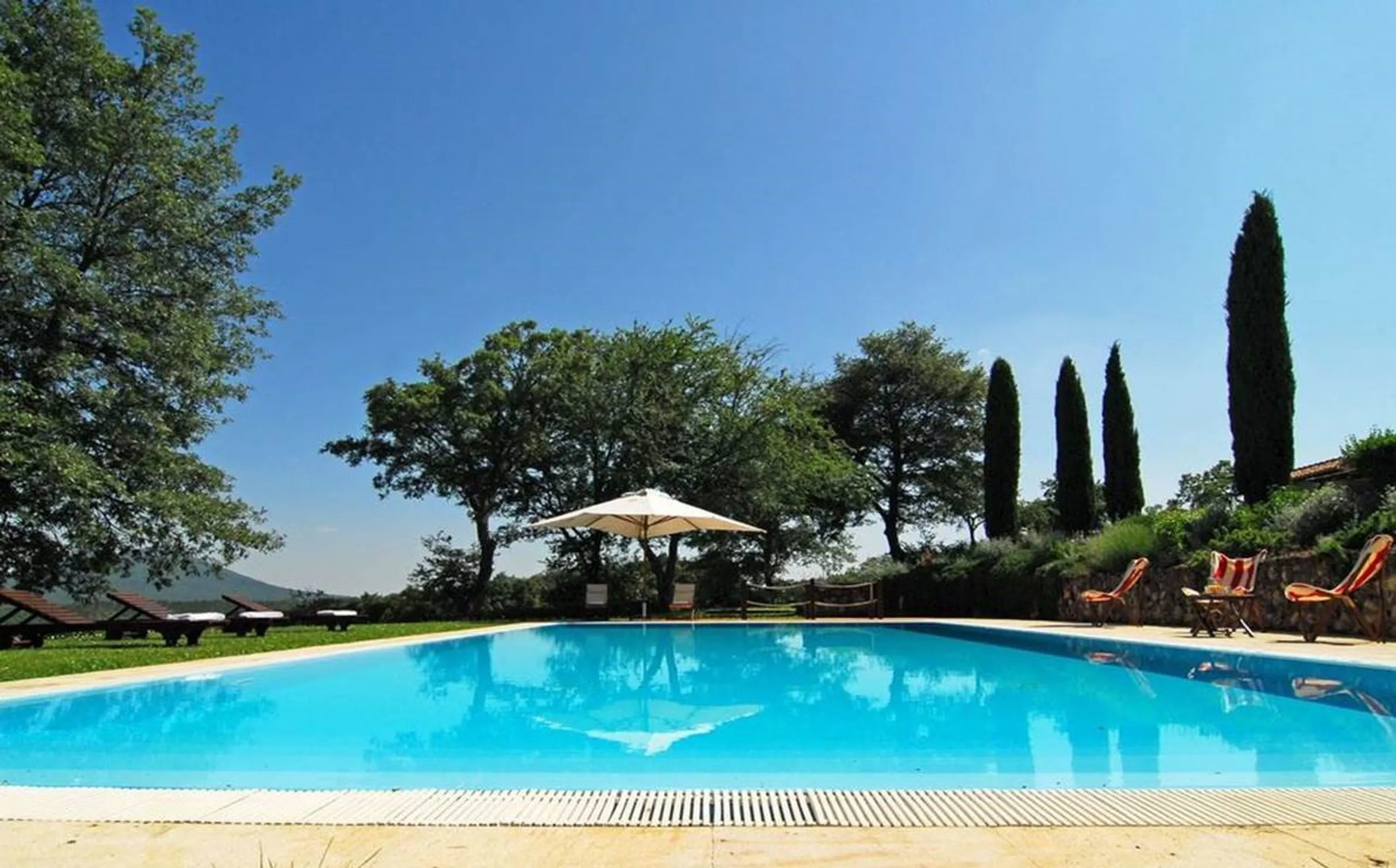 Enchanting Tuscan Heaven with Private Pool, Al Fresco and Gardens — photograph 4