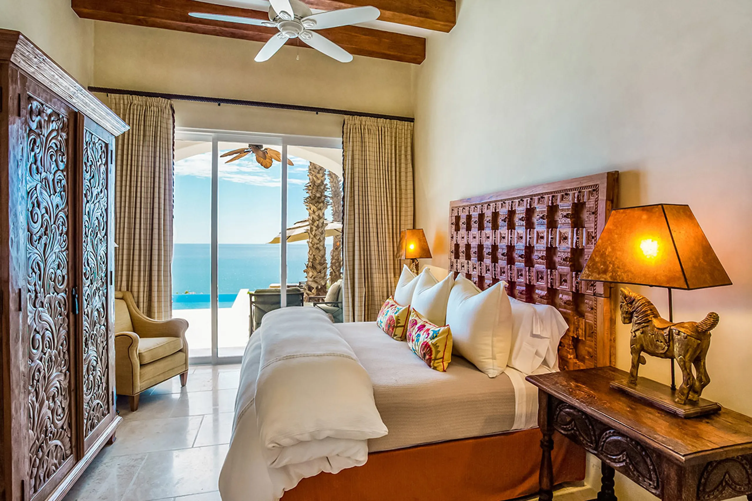 Sumptuous Five Bedroom Villa with Private Pool and Unobstructed Views — photograph 12