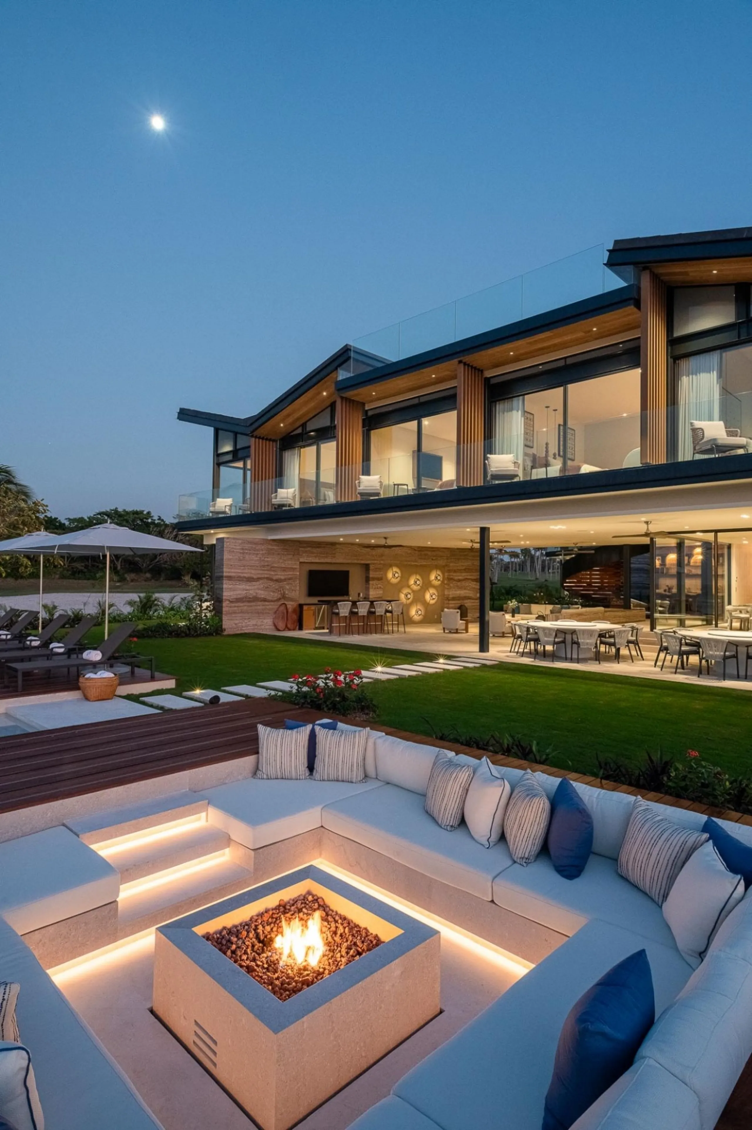 Oceanfront Pacifico Estates Villa with Private Pool and with Tail of the Whale Views — photograph 7