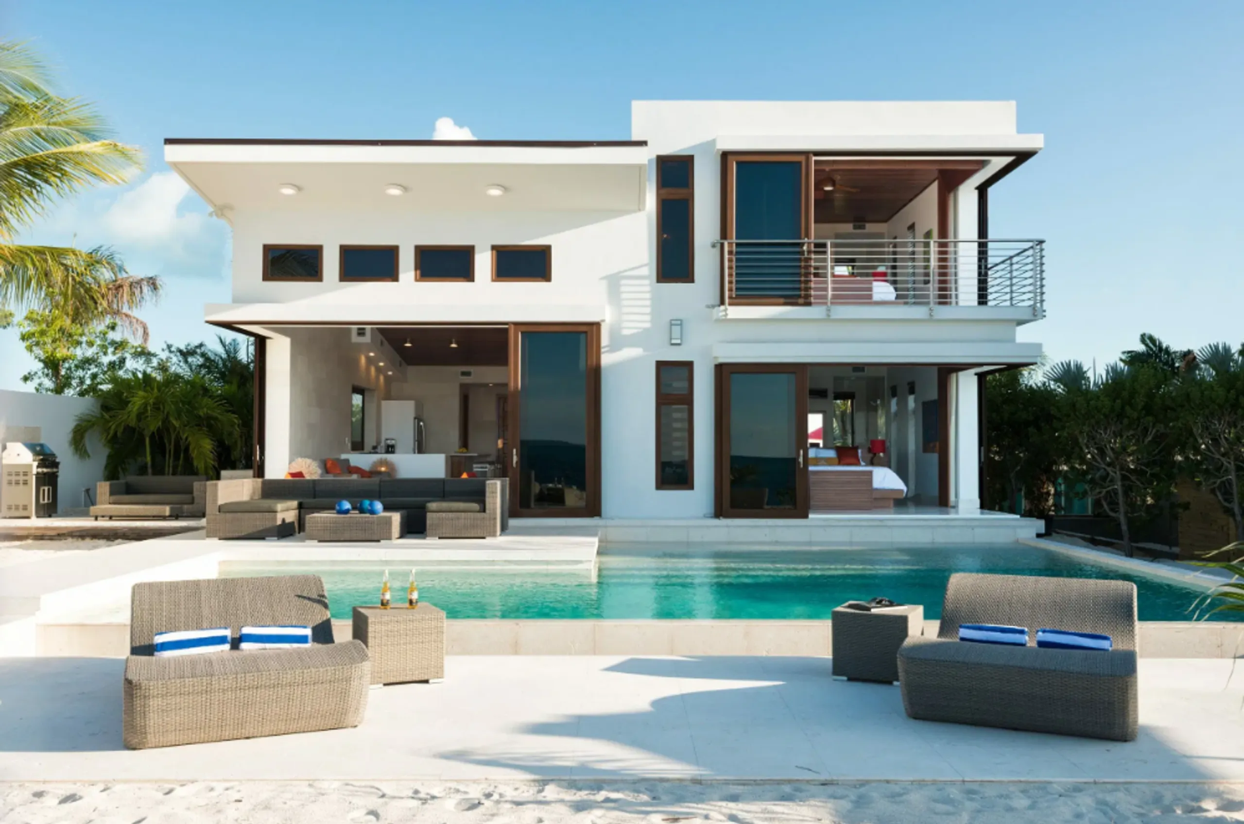 Gorgeous Ocean Front Modern Contemporary Villa with Private Pool on Grace Bay — photograph 5
