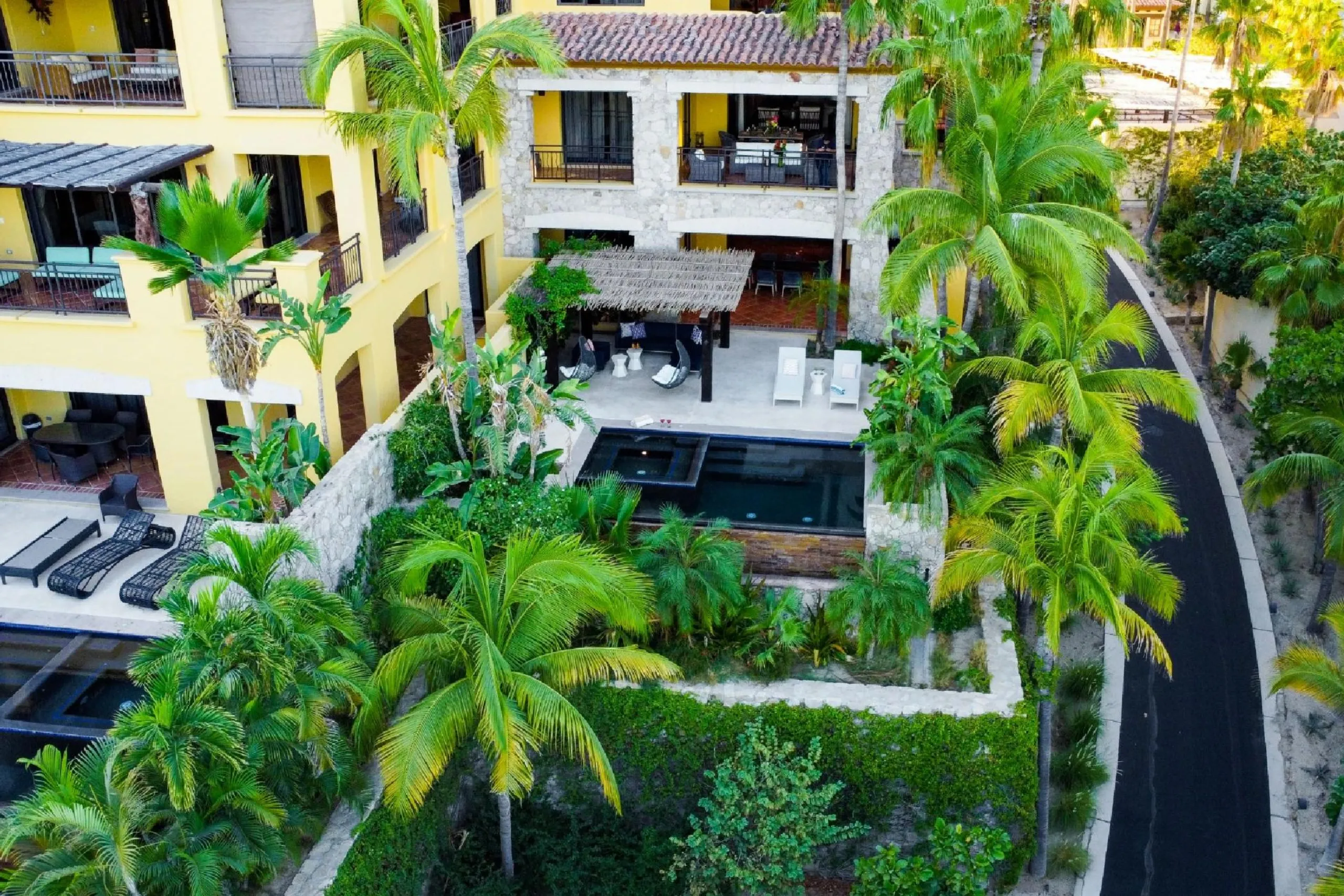 Exclusive Hacienda Retreat with Ocean View and Beach Access — photograph 5